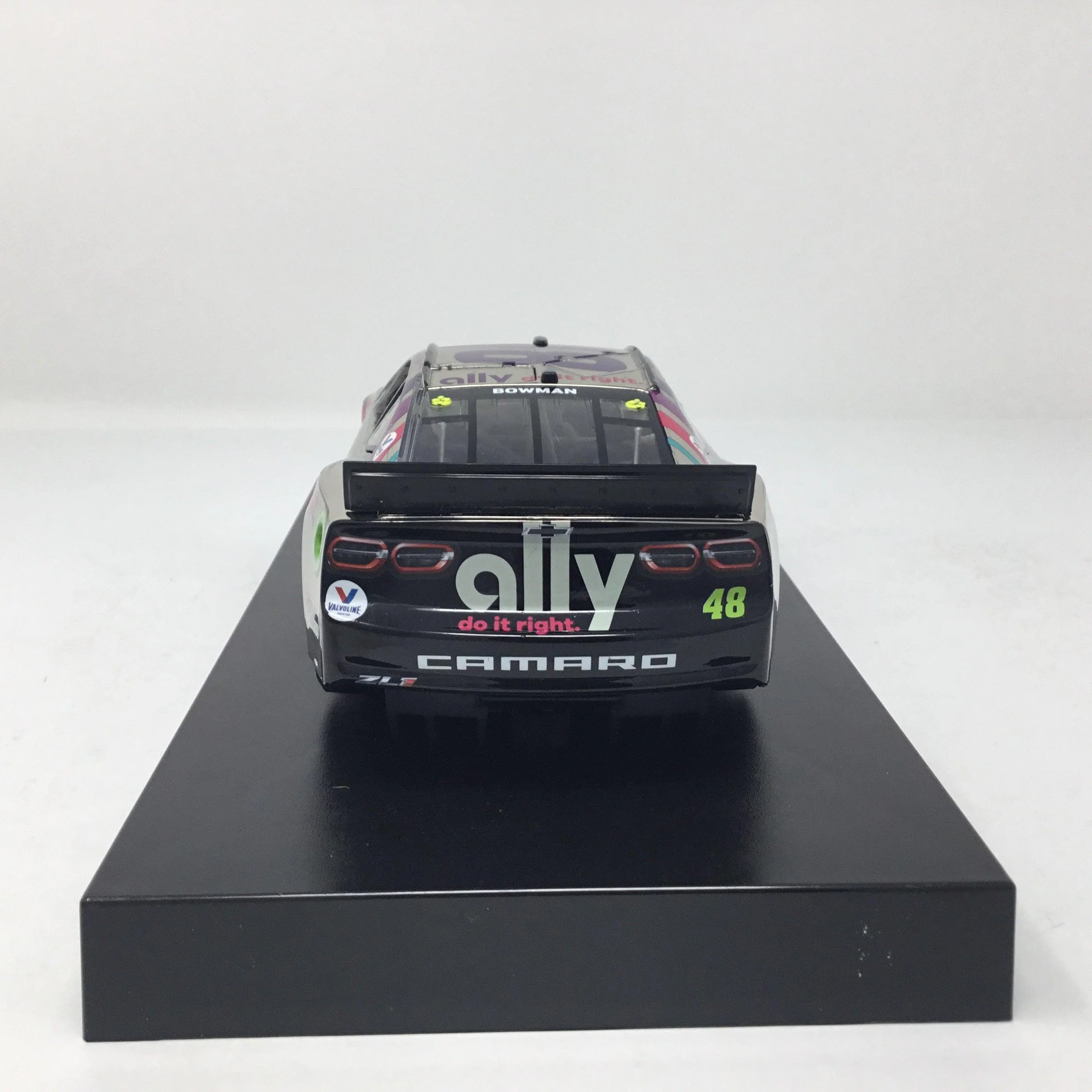 Alex Bowman 2022 Ally Color Chrome 1:24 Diecast - Image 5