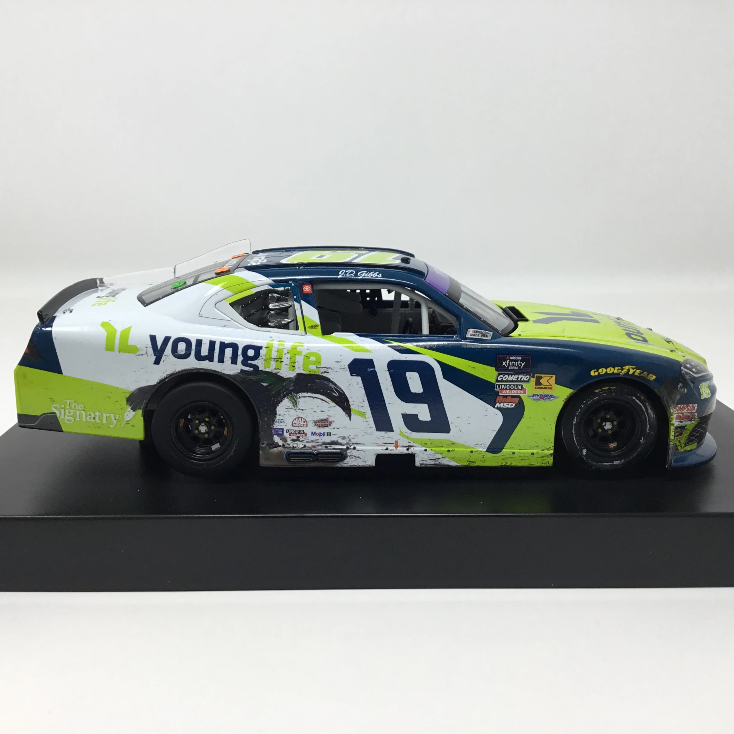 Aric Almirola 2025 Younglife Phoenix Race Win 1:24 Diecast - Image 4