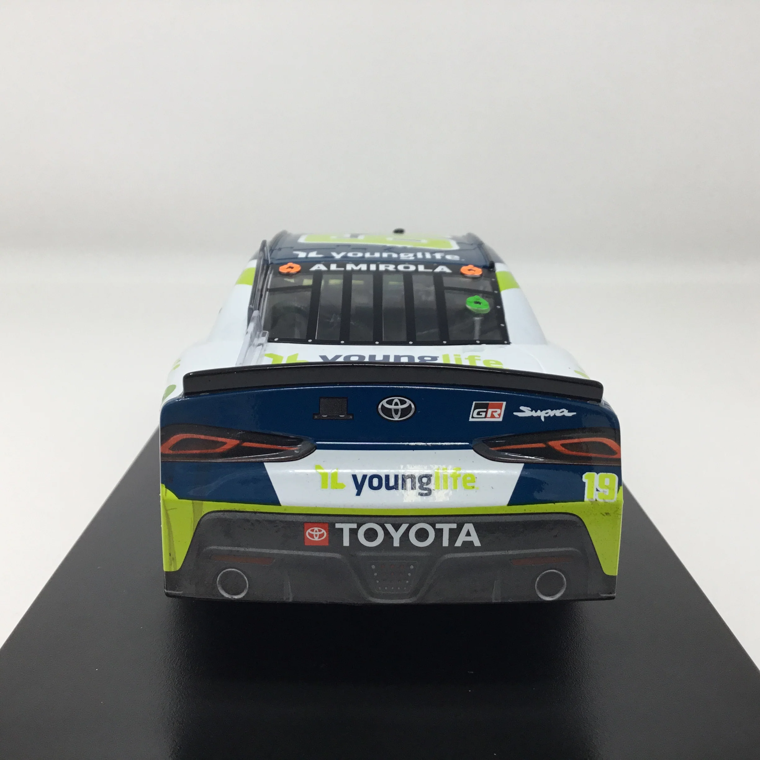 Aric Almirola 2025 Younglife Phoenix Race Win 1:24 Diecast - Image 5