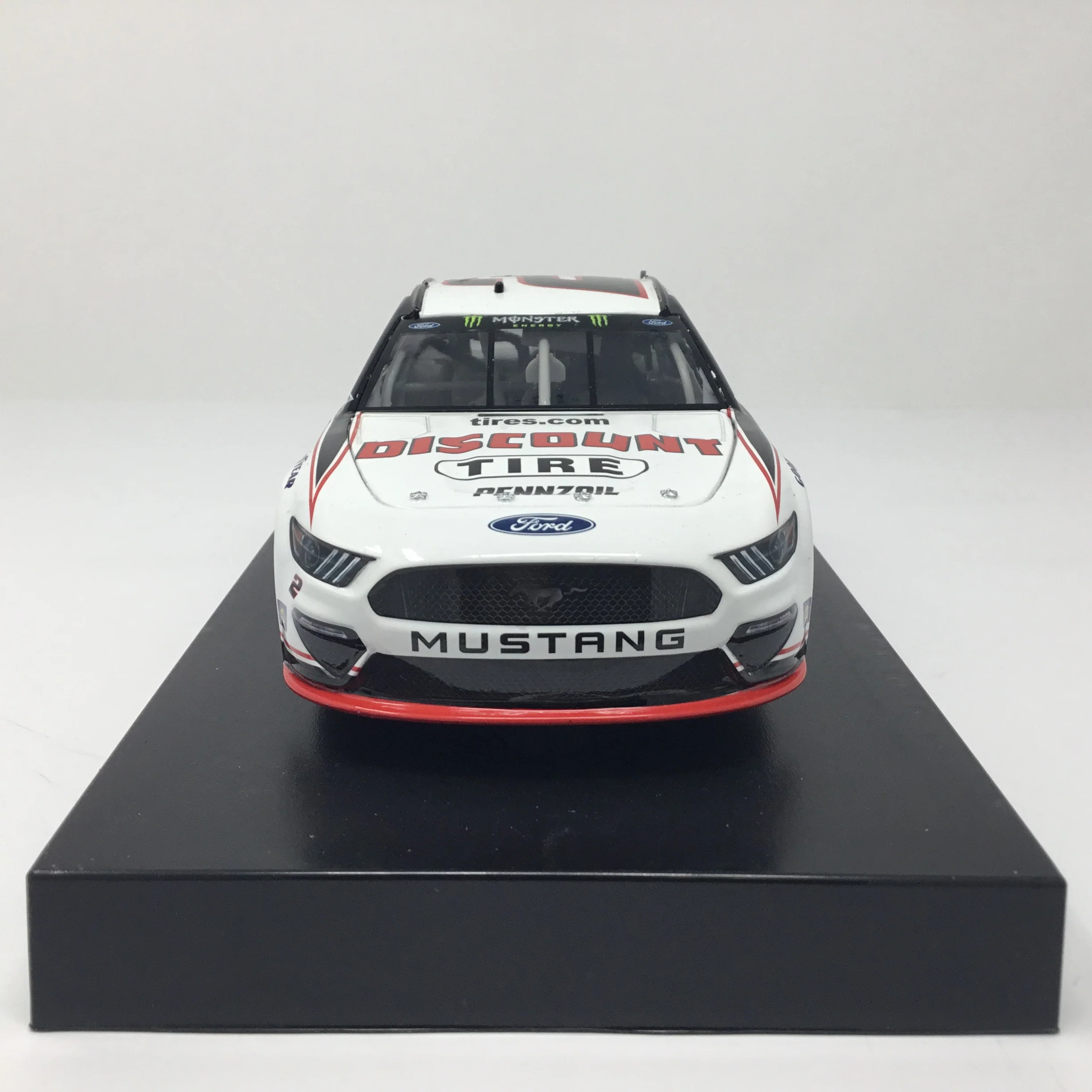Brad Keselowski 2019 Discount Tire 1:24 Diecast - Image 3
