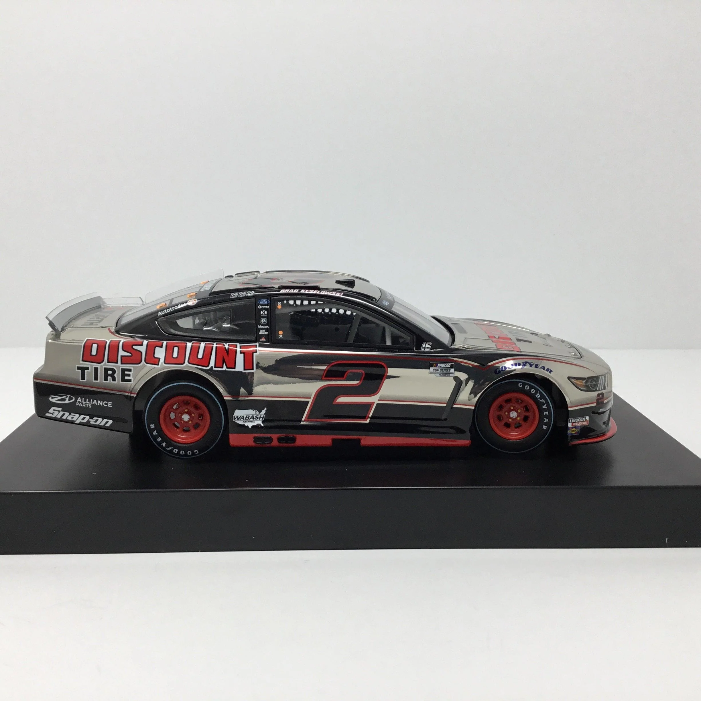 Brad Keselowski 2020 Discount Tire Darlington Throwback Color Chrome 1:24 Diecast - Image 4