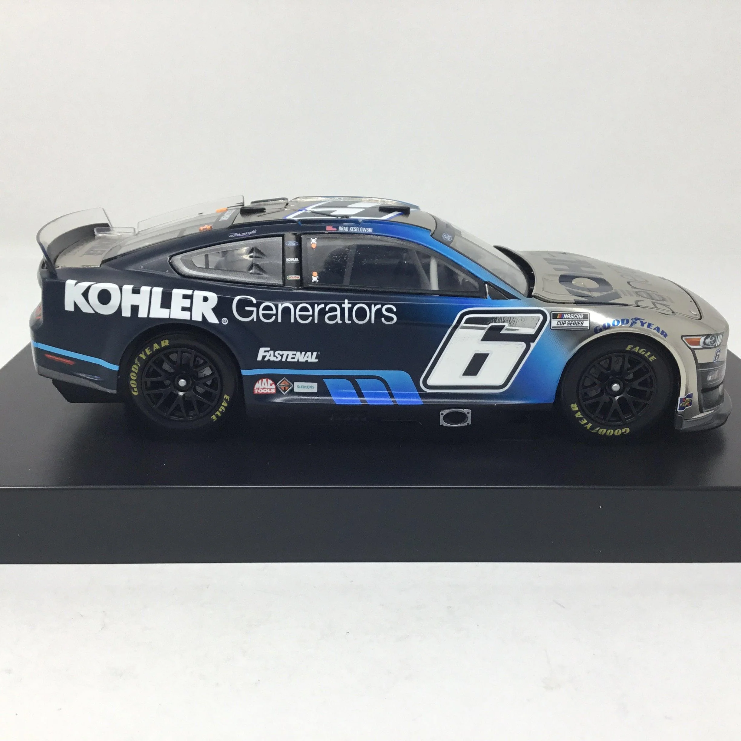 Brad Keselowski 2022 Kohler Color Chrome 1:24 Diecast - Image 4