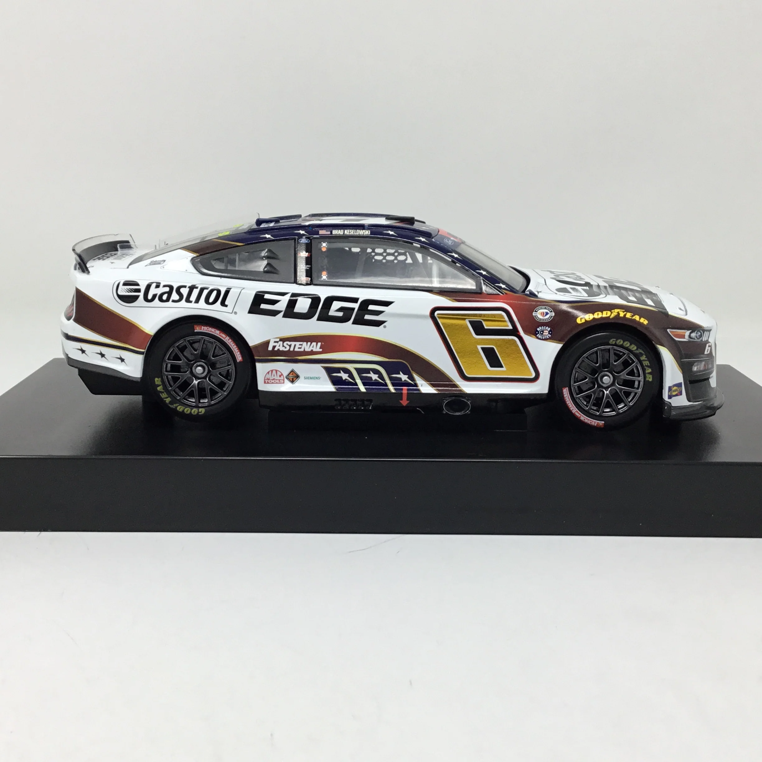 Brad Keselowski 2023 Castrol Edge Salutes Foil Number 1:24 Diecast - Image 4