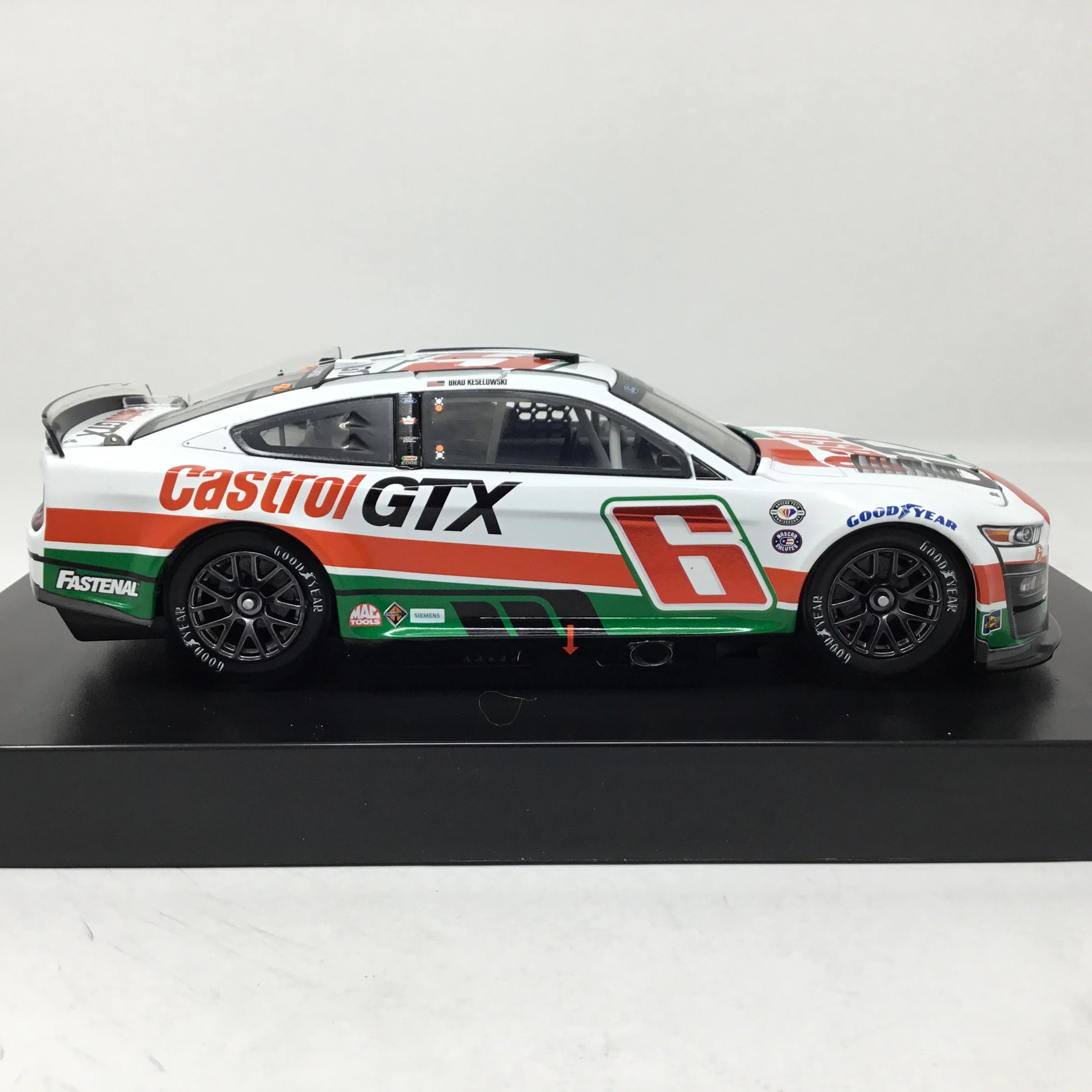 Brad Keselowski 2023 Castrol GTX Darlington Throwback Foil Number 1:24 Elite Diecast - Image 4