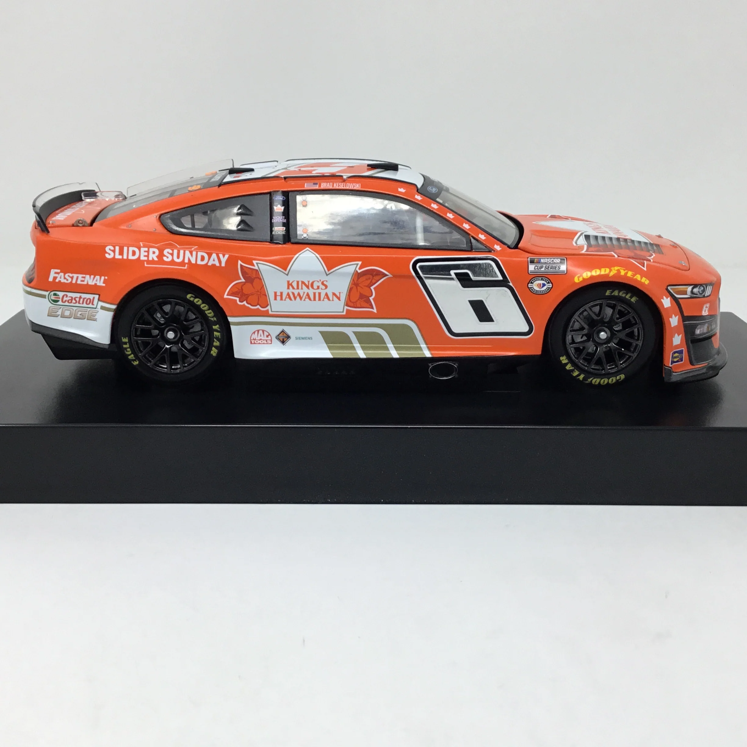 Brad Keselowski 2023 King's Hawaiian Foil Number 1:24 Elite Diecast - Image 4