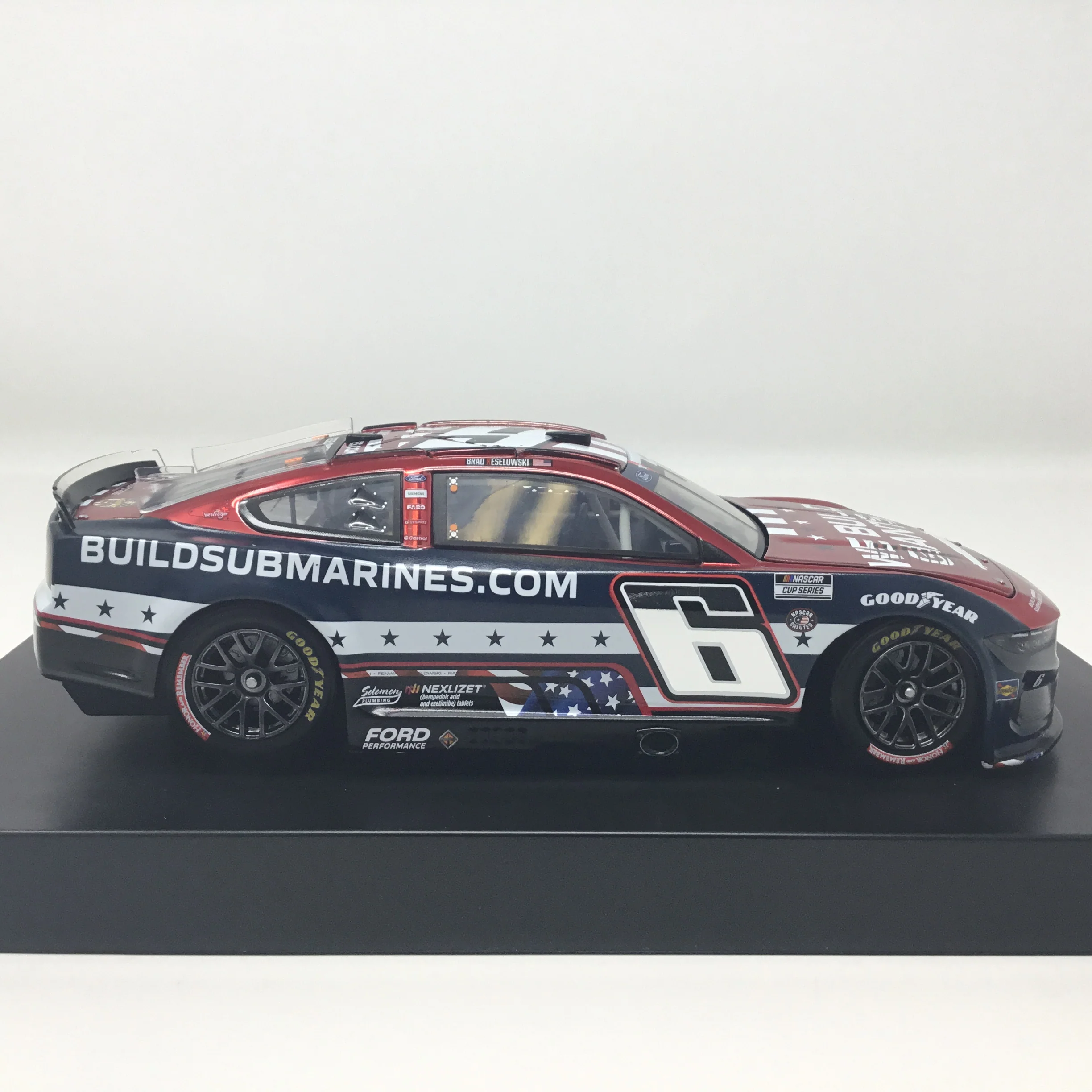 Brad Keselowski 2025 Buildsubmarines.com Salutes Foil Number Color Chrome 1:24 Diecast - Image 4
