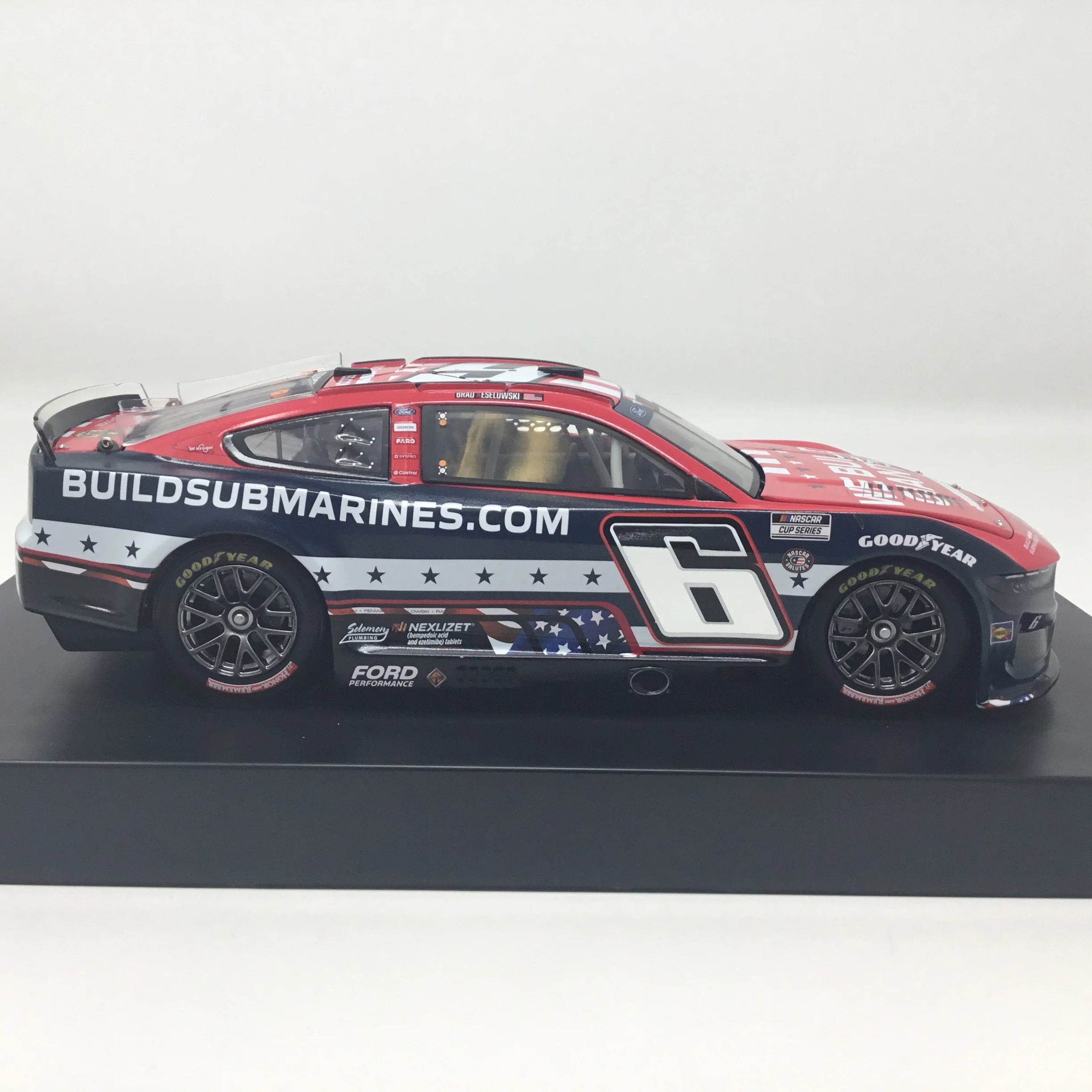 Brad Keselowski 2025 Buildsubmarines.com Salutes Foil Number Elite 1:24 Diecast - Image 4