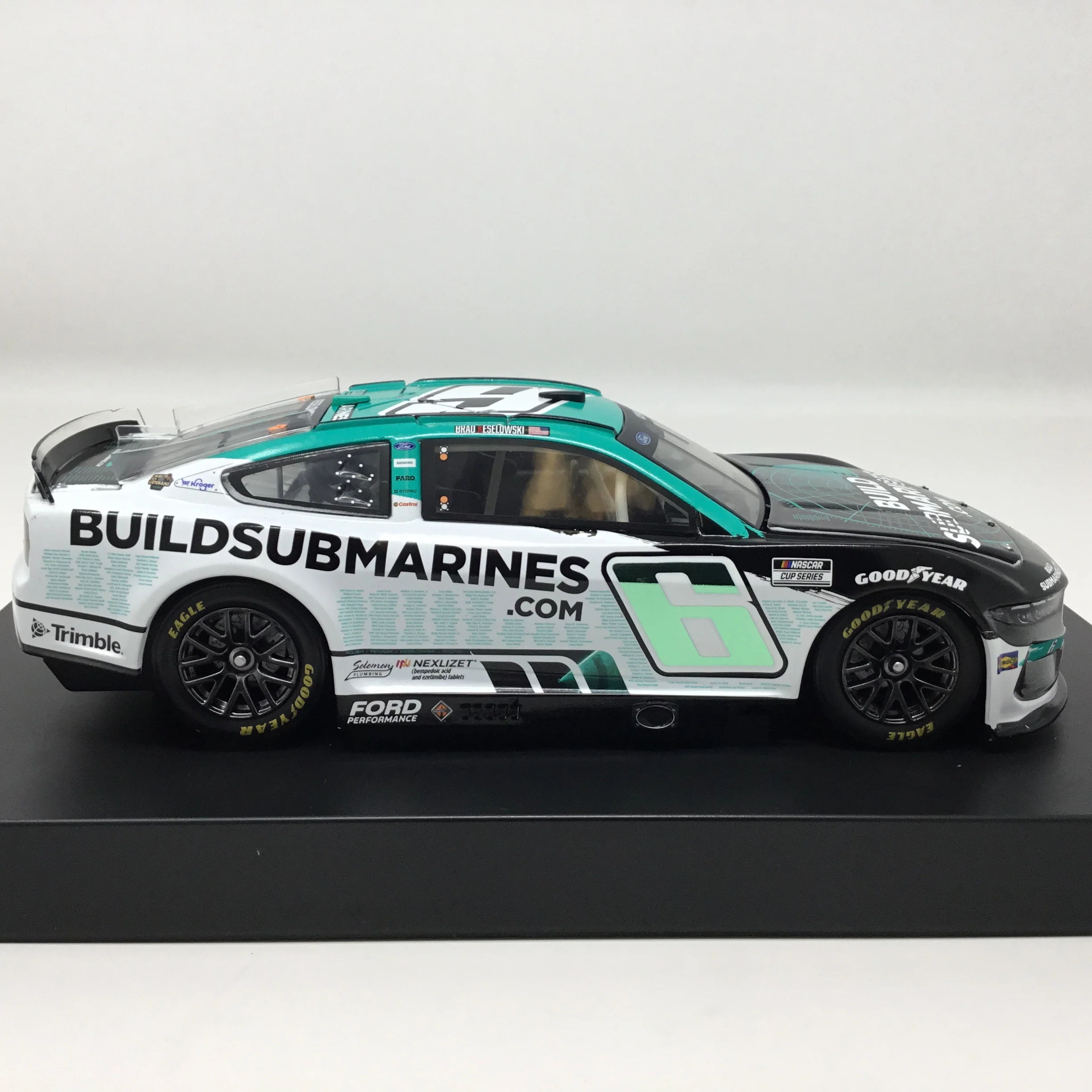 Brad Keselowski 2025 Buildsubmarines / Tribute to Veterans 1:24 Diecast - Image 4