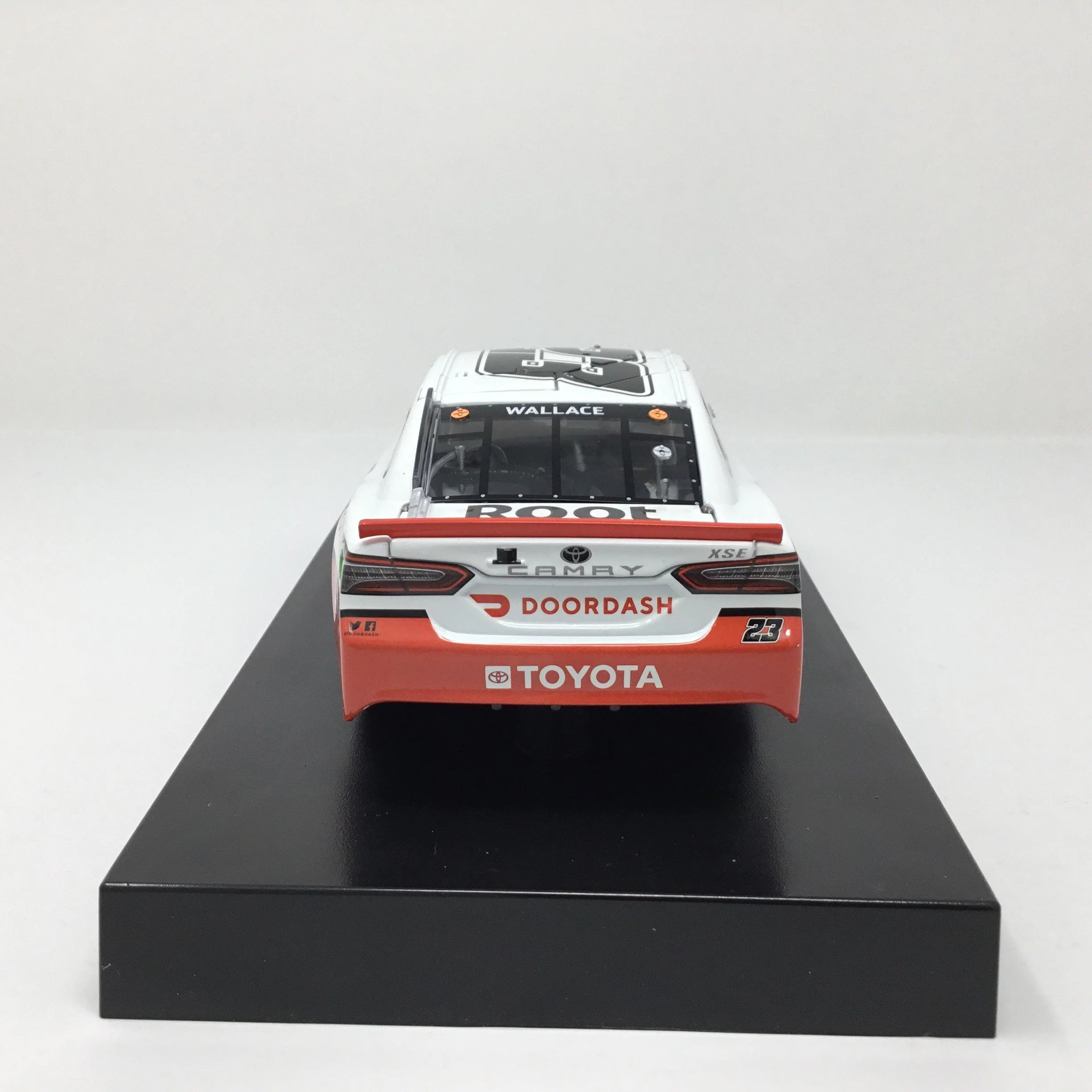 Bubba Wallace 2021 DoorDash White Elite 1:24 Diecast - Image 5