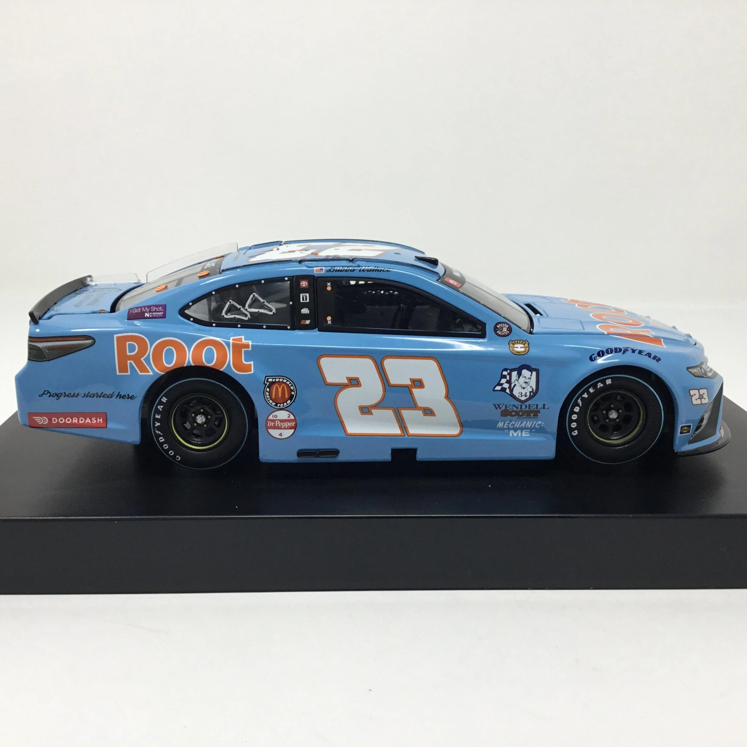 Bubba Wallace 2021 Root Insurance Darlington Thowback Elite 1:24 Diecast - Image 4