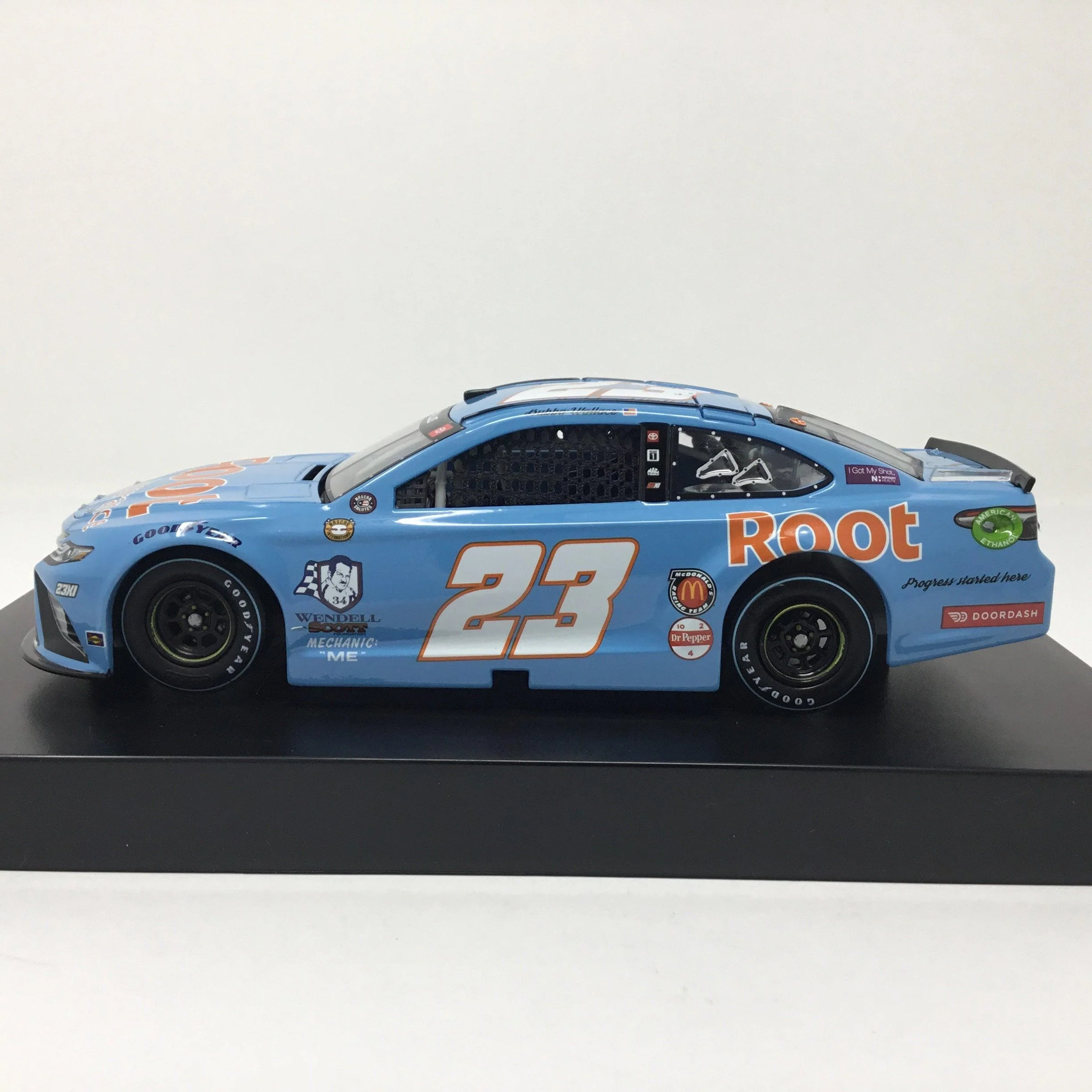 Bubba Wallace 2021 Root Insurance Darlington Throwback 1:24 Diecast - Image 2