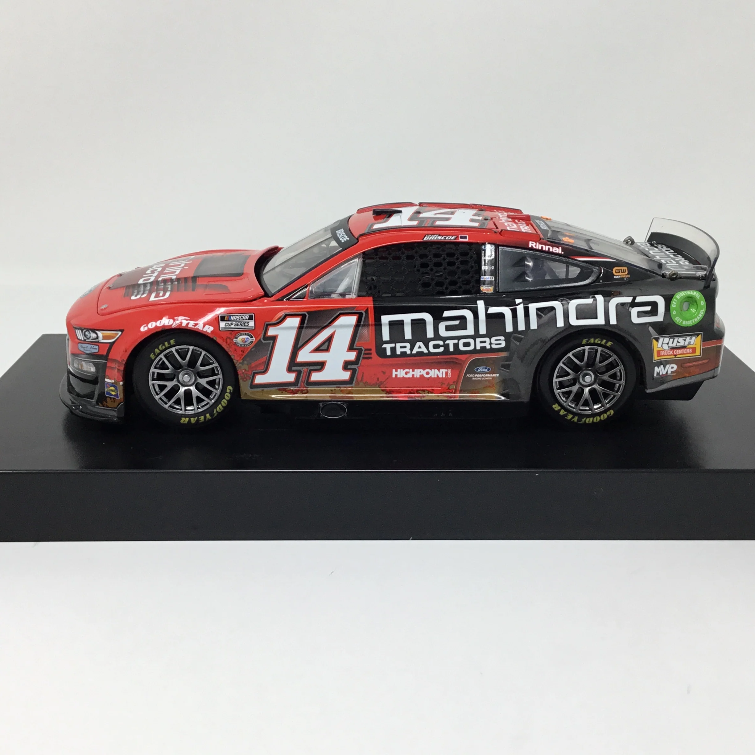 Chase Briscoe 2023 Mahindra Tractors 1:24 Elite Diecast - Image 2