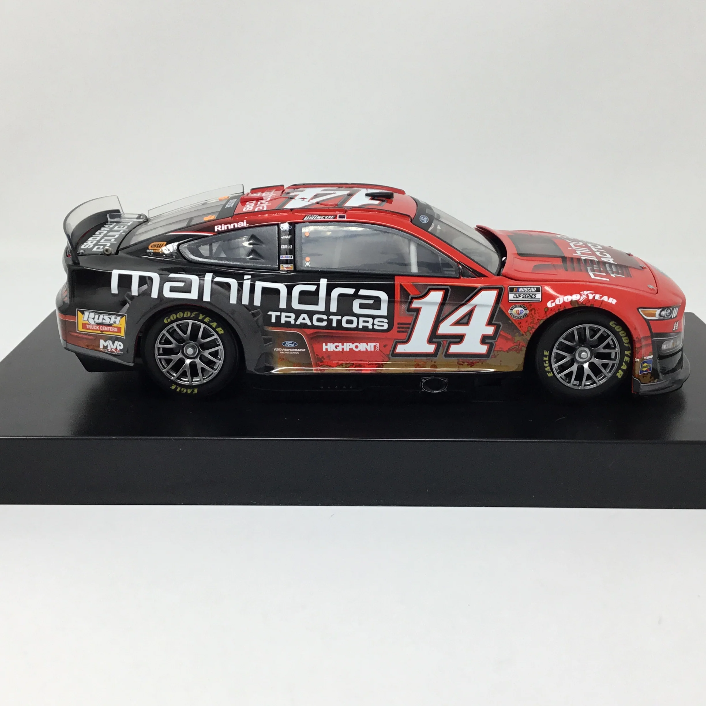 Chase Briscoe 2023 Mahindra Tractors 1:24 Elite Diecast - Image 4