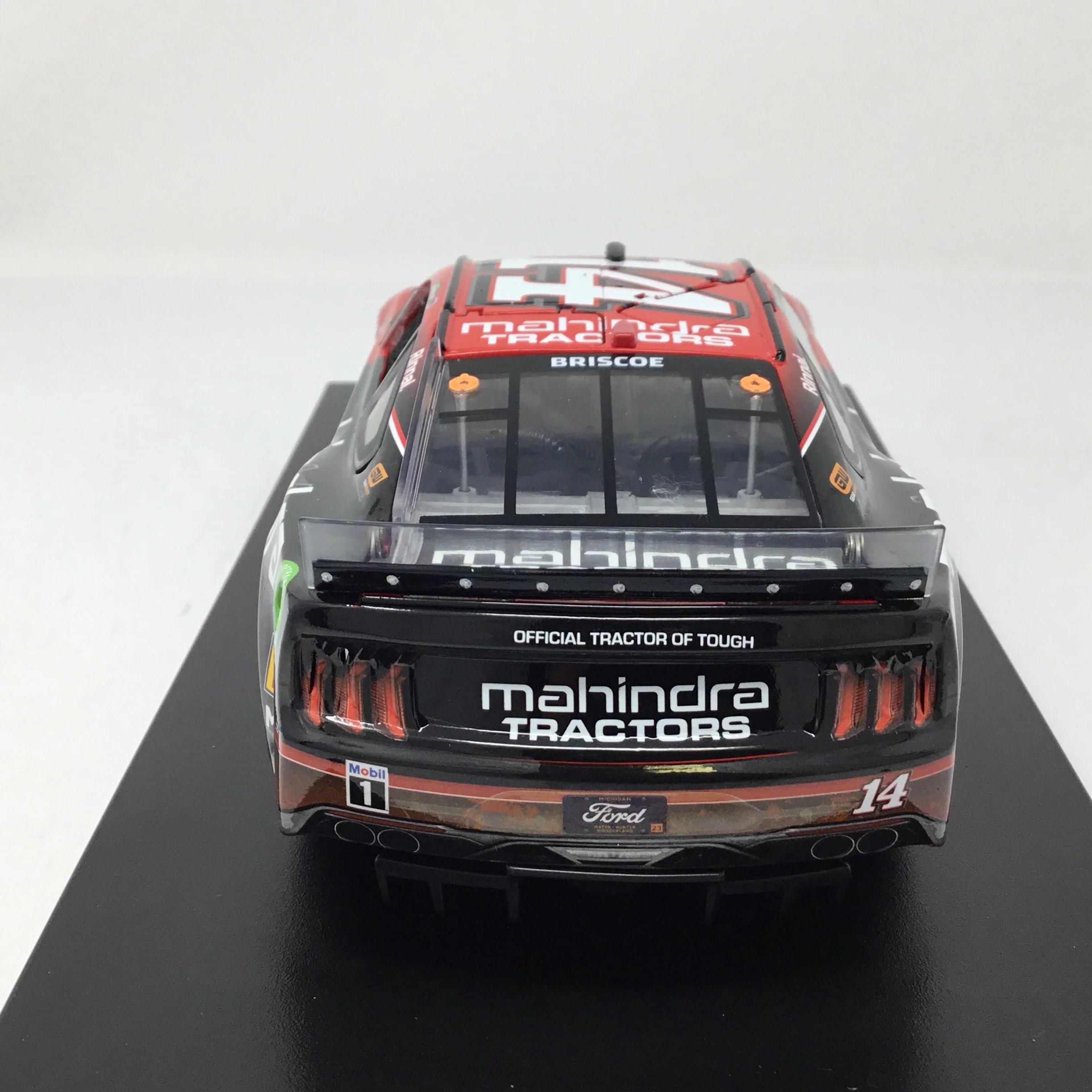 Chase Briscoe 2023 Mahindra Tractors 1:24 Elite Diecast - Image 5