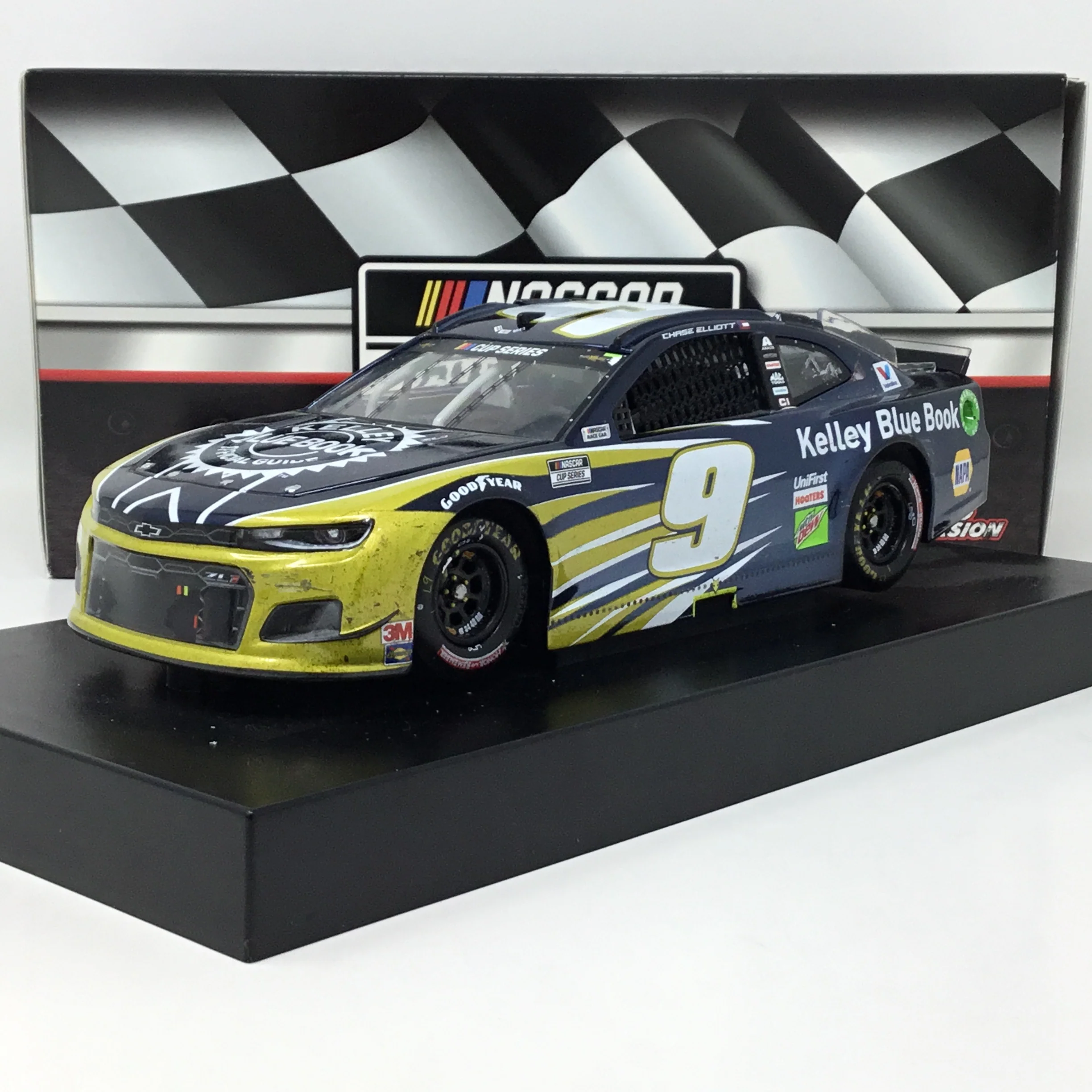 Chase Elliott 2020 Kelley Blue Book Charlotte Win 1:24 Color Chrome Diecast