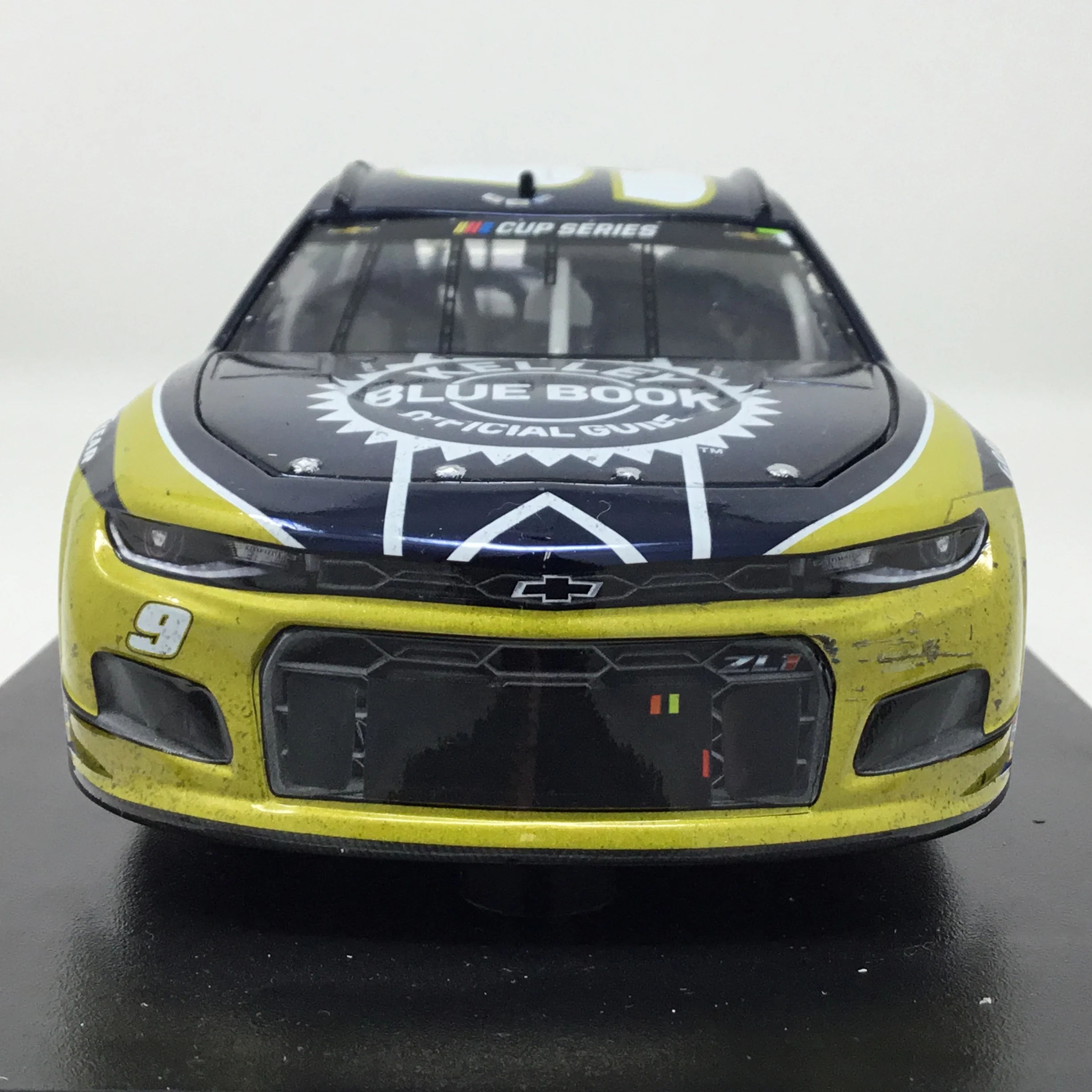 Chase Elliott 2020 Kelley Blue Book Charlotte Win 1:24 Color Chrome Diecast - Image 3