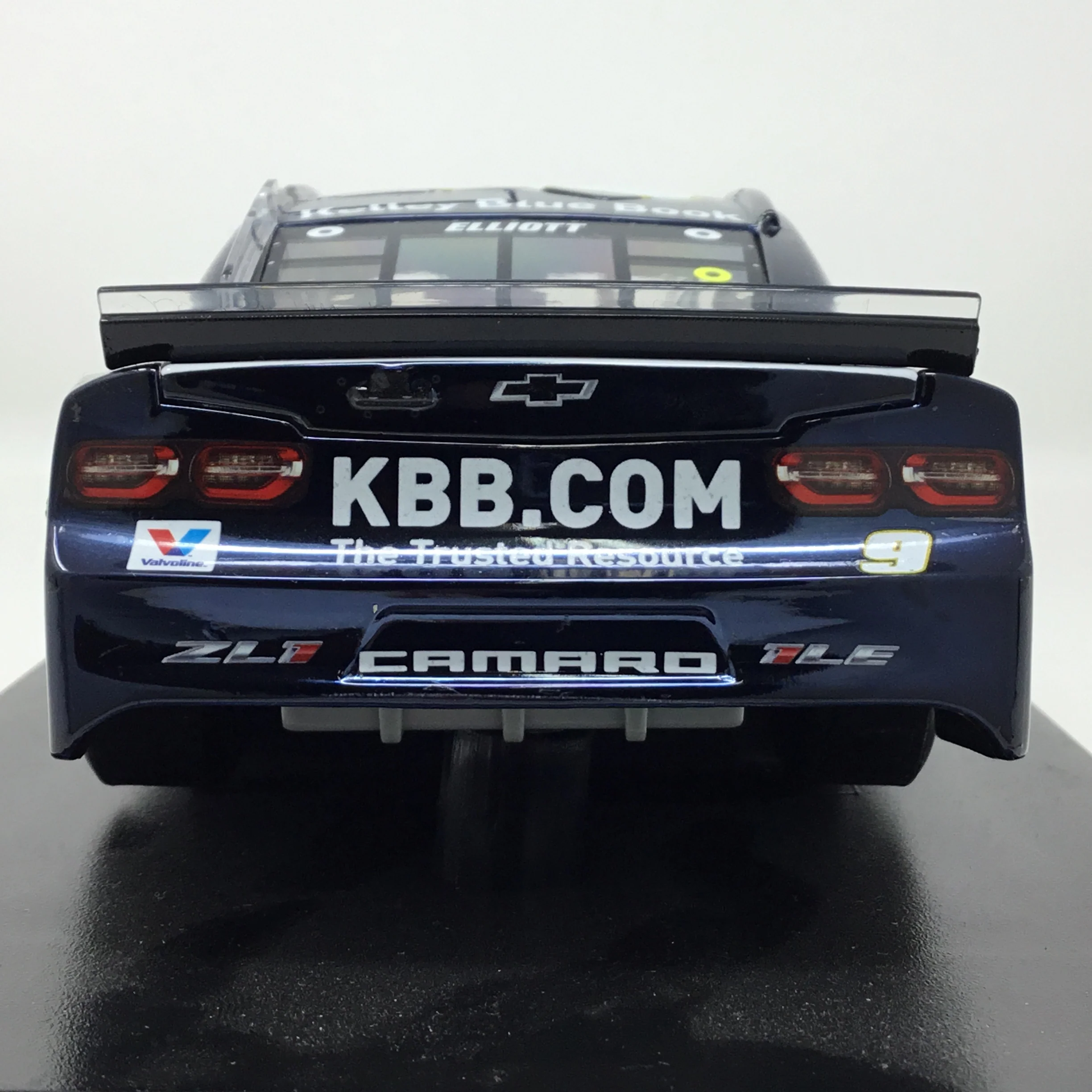 Chase Elliott 2020 Kelley Blue Book Charlotte Win 1:24 Color Chrome Diecast - Image 5