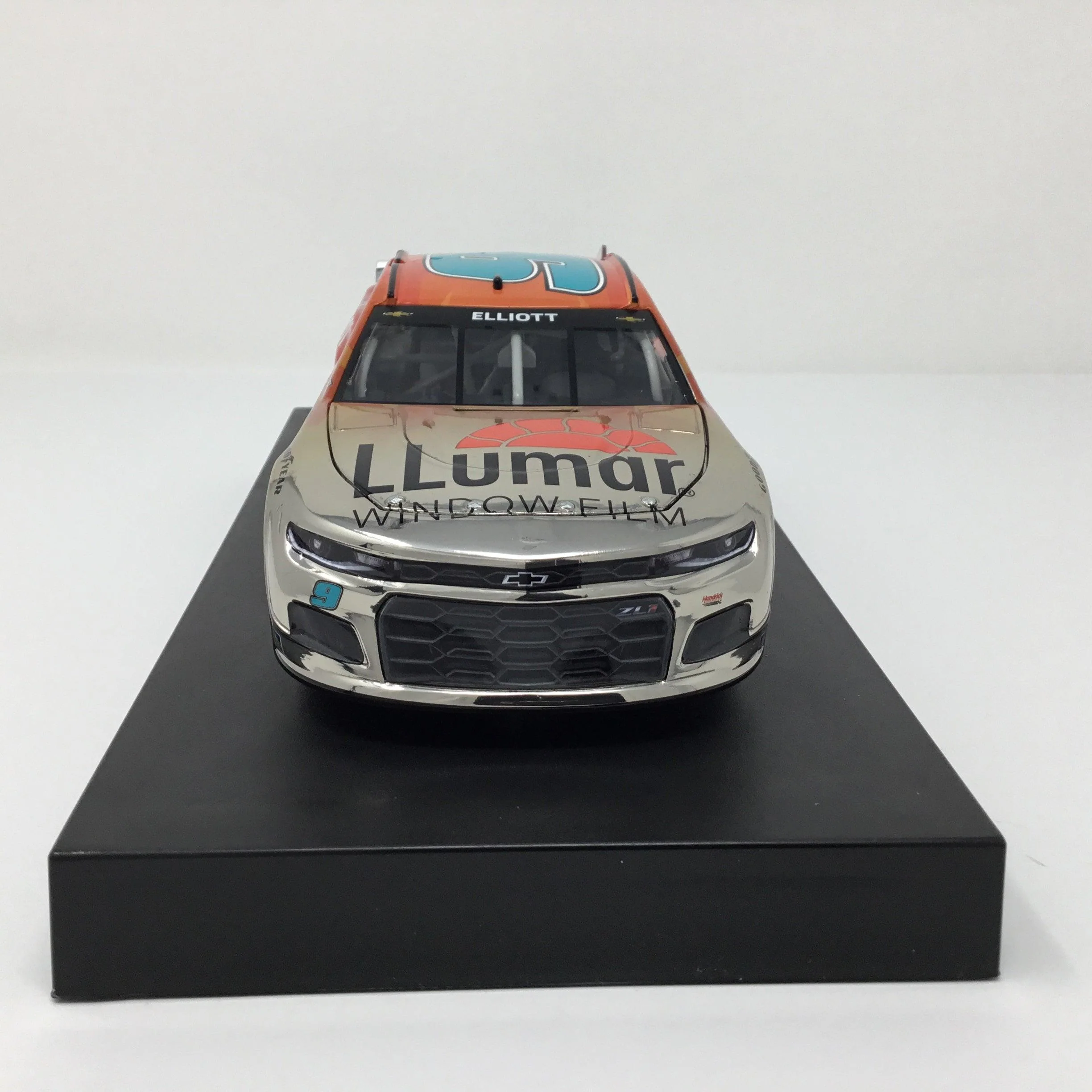 Chase Elliott 2021 Llumar Color Chrome 1:24 Diecast - Image 3