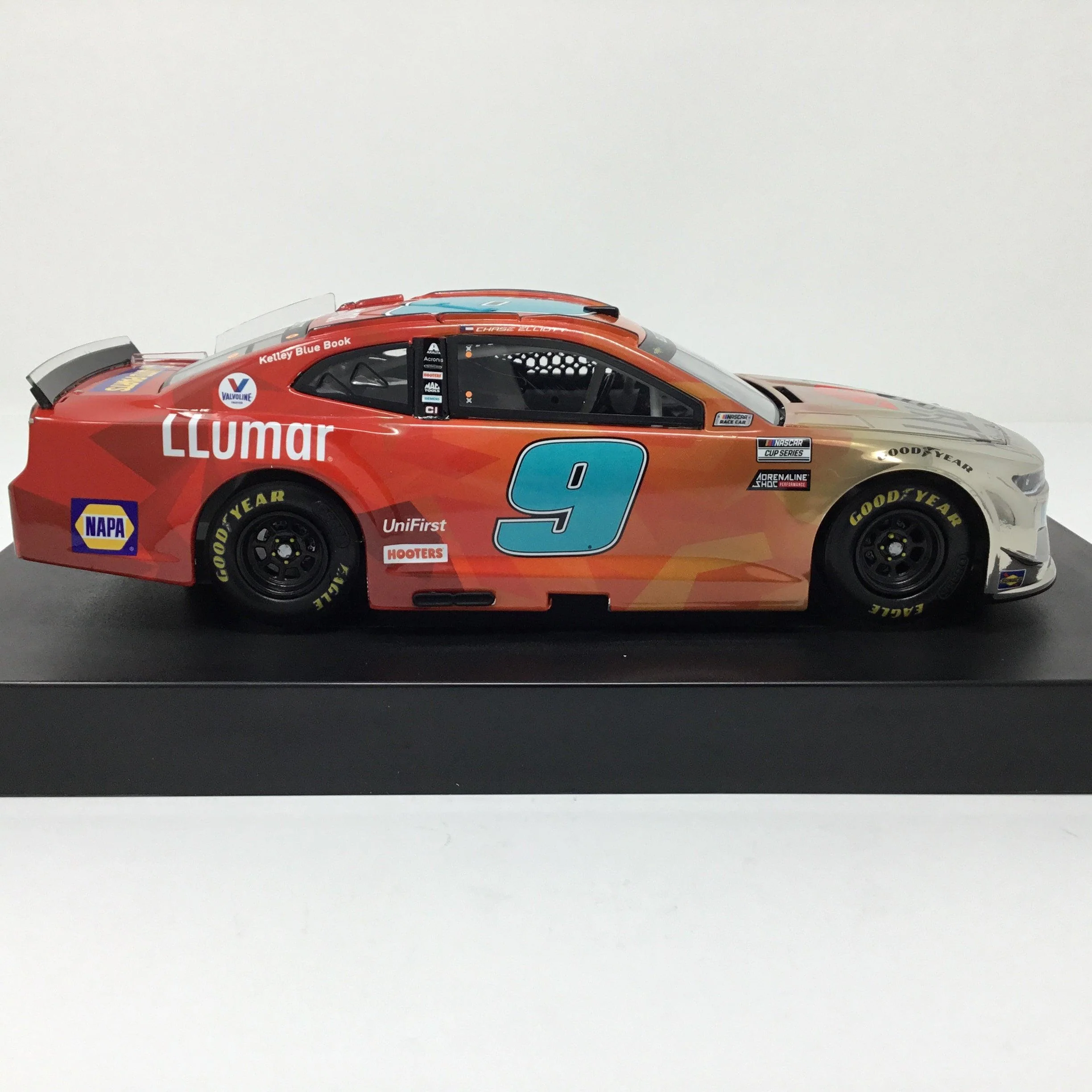 Chase Elliott 2021 Llumar Color Chrome 1:24 Diecast - Image 4