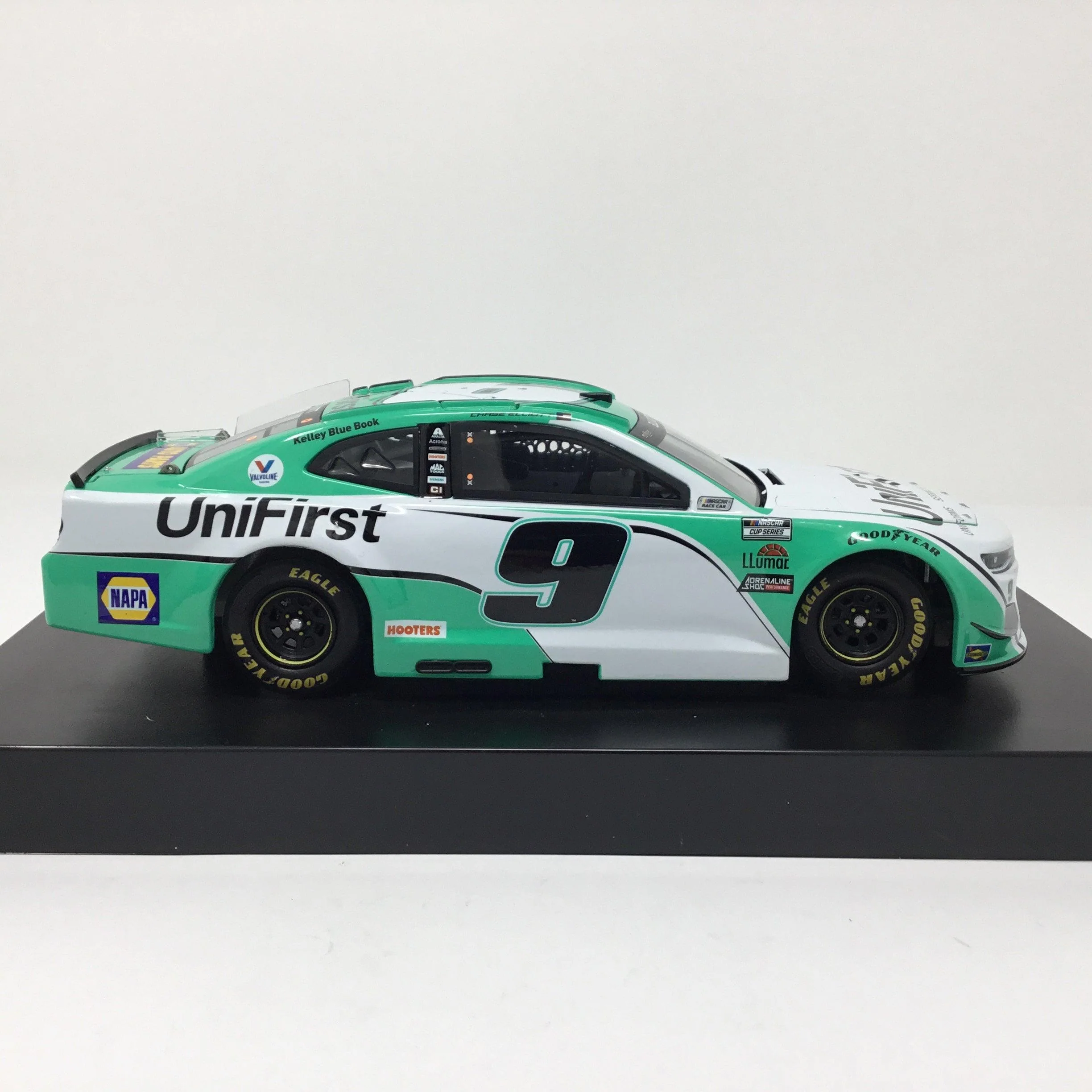 Chase Elliott 2021 Unifirst Elite 1:24 Diecast - Image 4