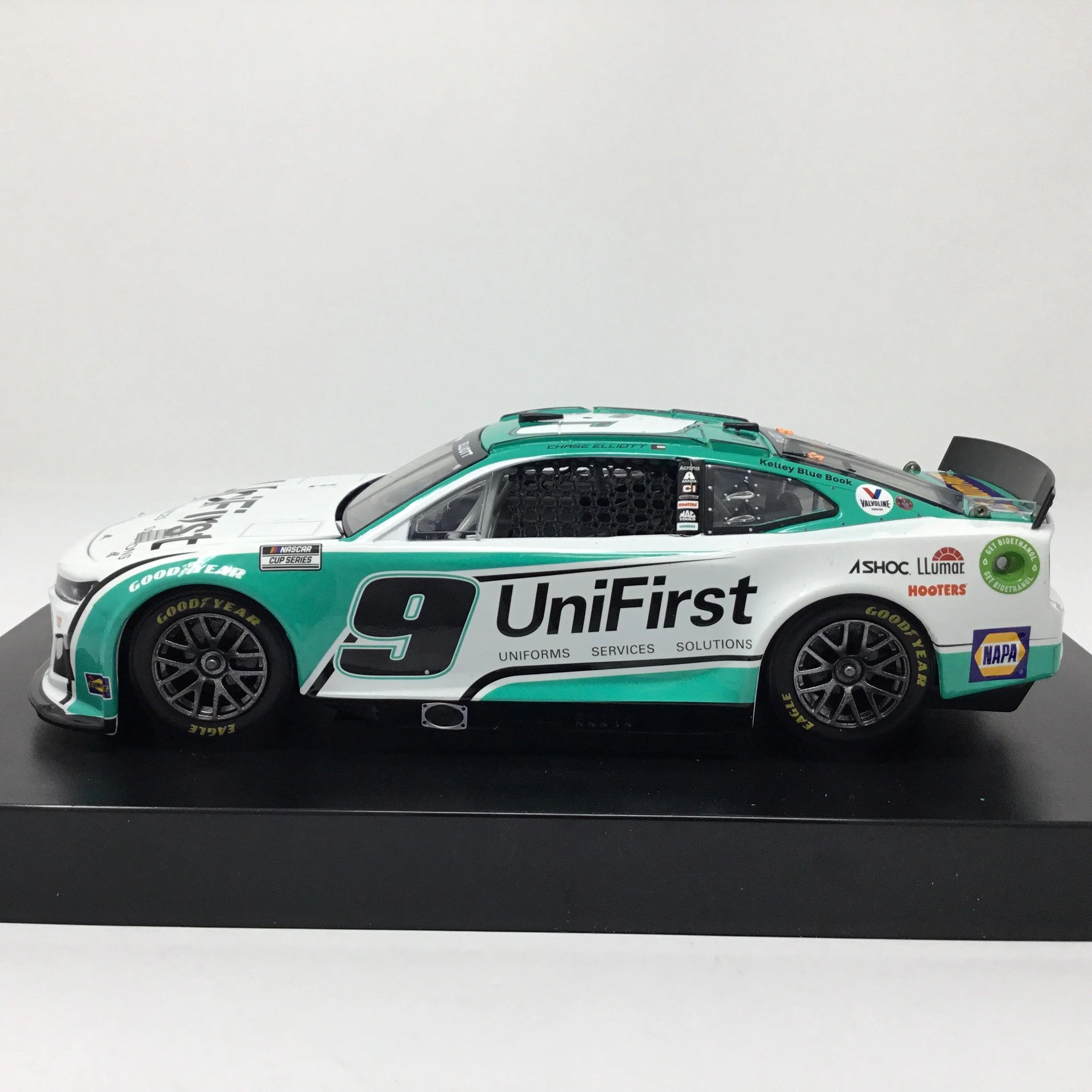 Chase Elliott 2022 Unifirst Elite 1:24 Diecast - Image 2