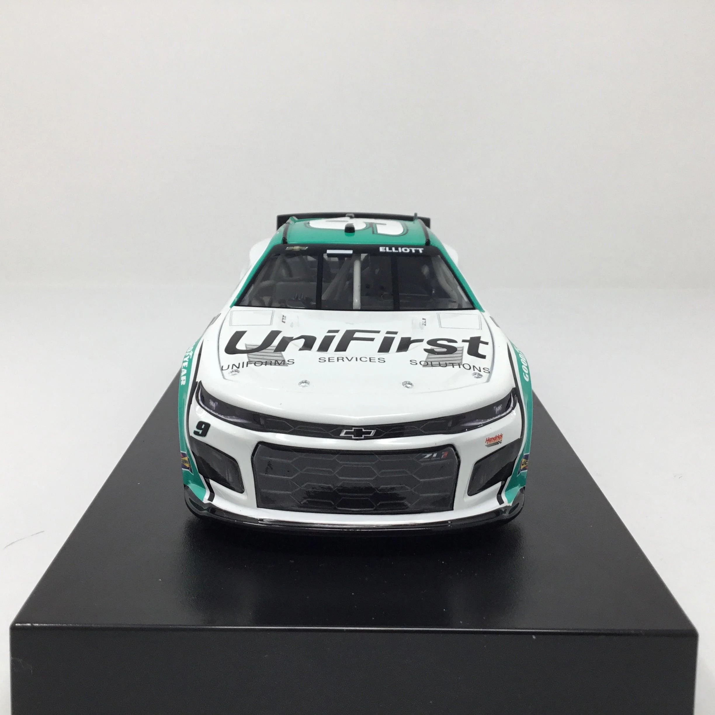 Chase Elliott 2022 Unifirst Elite 1:24 Diecast - Image 3