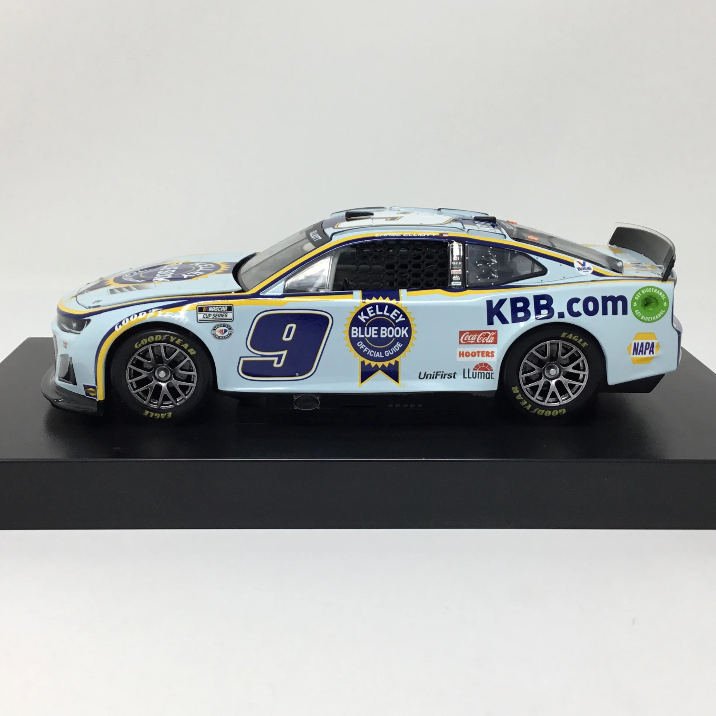 Chase Elliott 2023 Kelley Blue Book 1:24 Diecast - Image 2