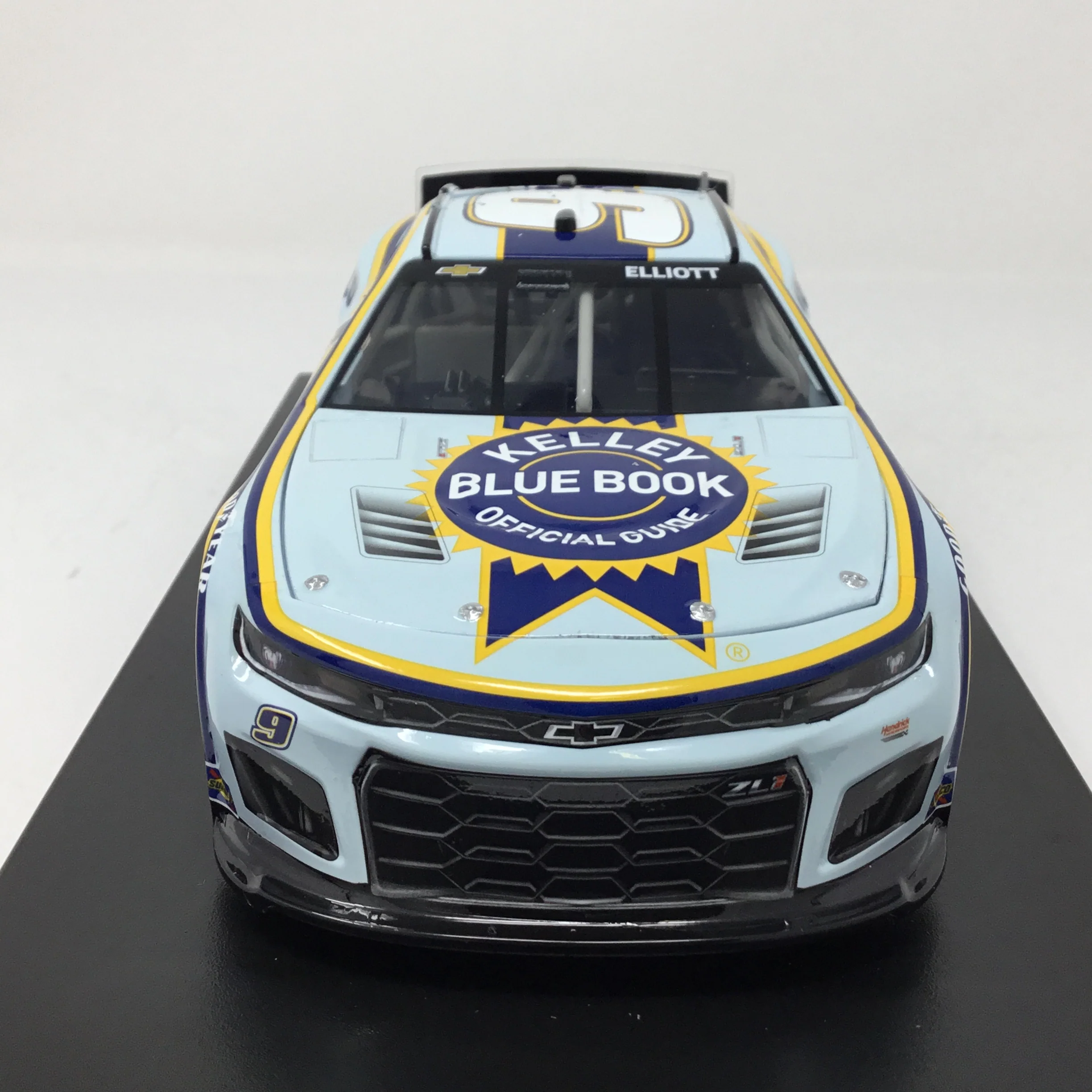 Chase Elliott 2023 Kelley Blue Book 1:24 Diecast - Image 3