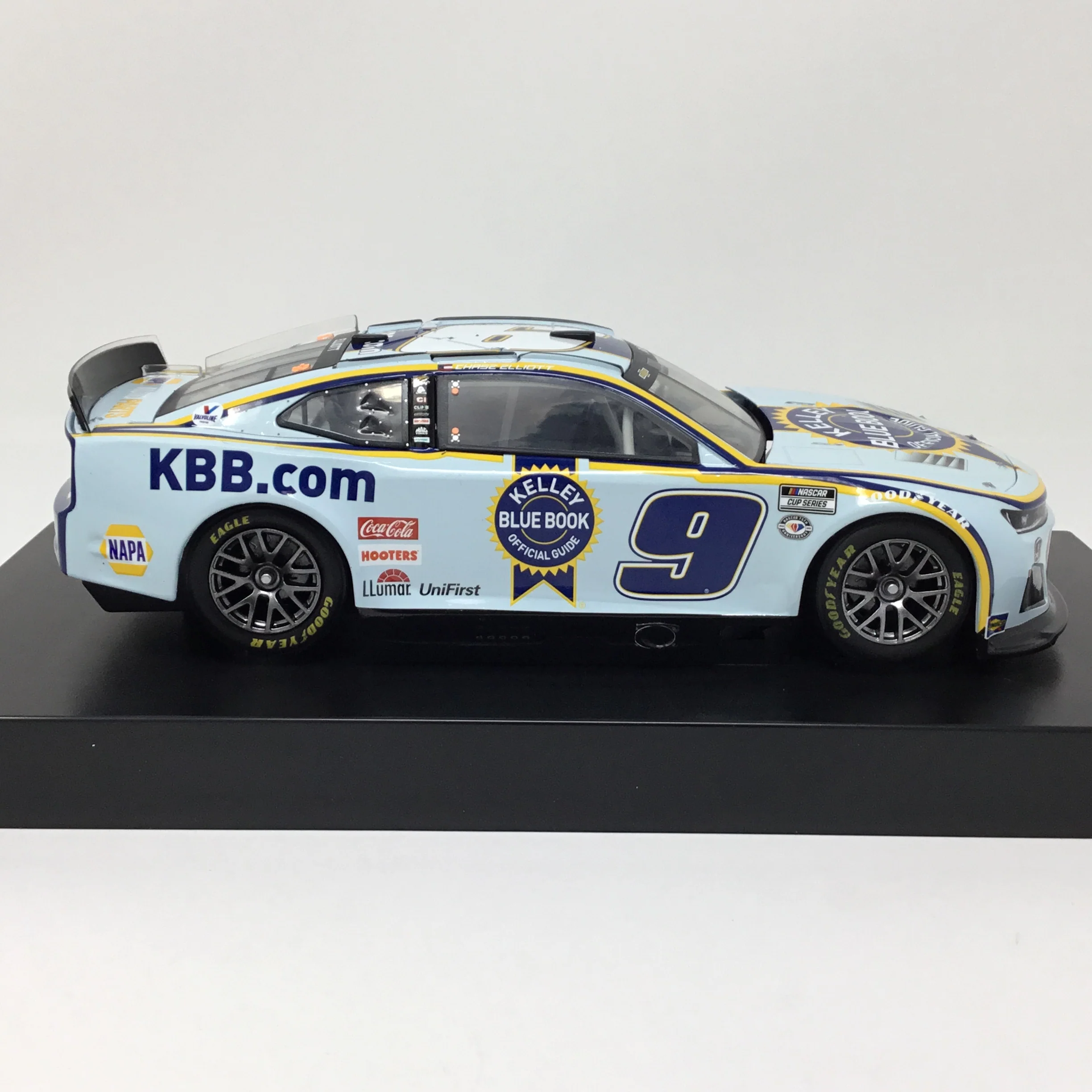 Chase Elliott 2023 Kelley Blue Book 1:24 Diecast - Image 4