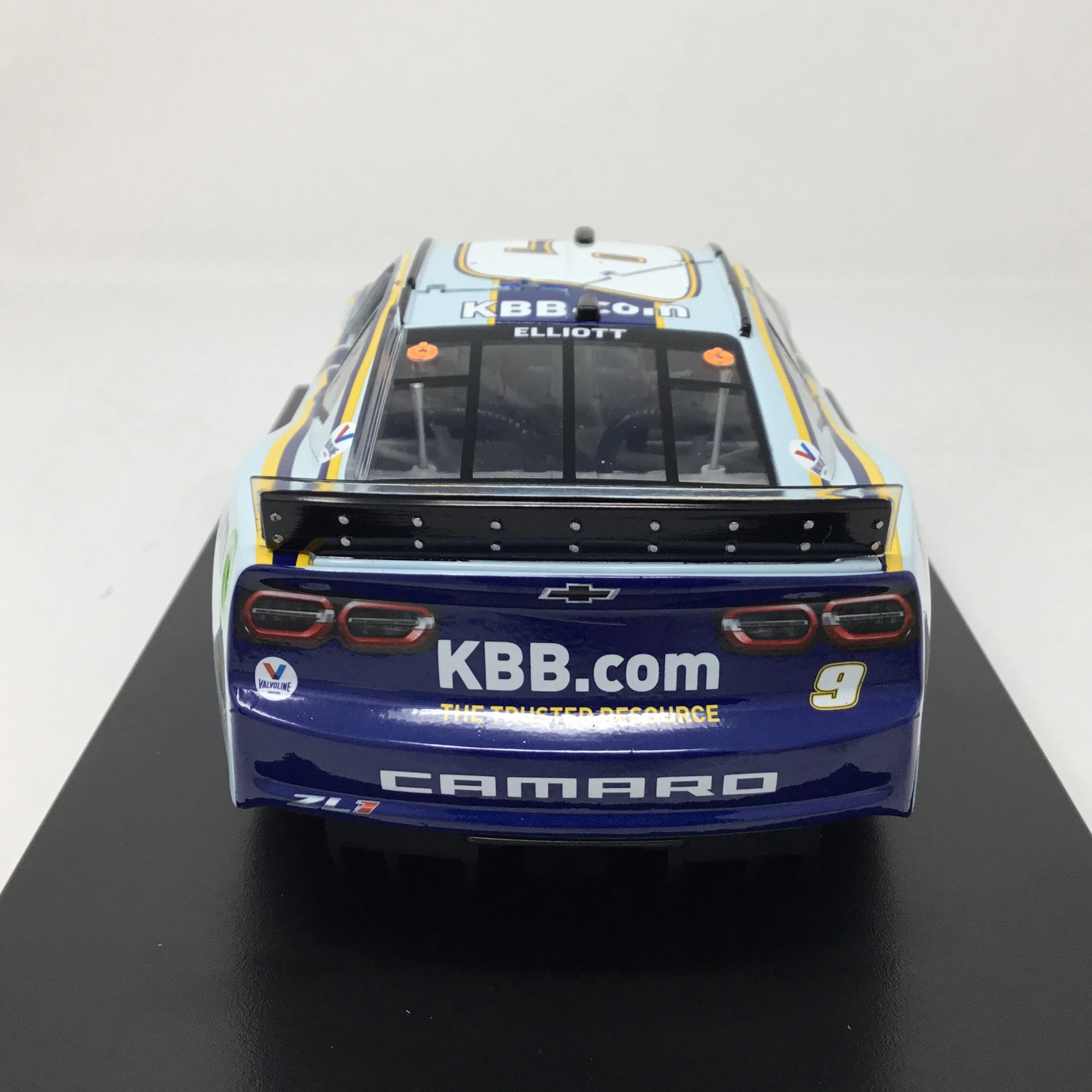 Chase Elliott 2023 Kelley Blue Book 1:24 Diecast - Image 5