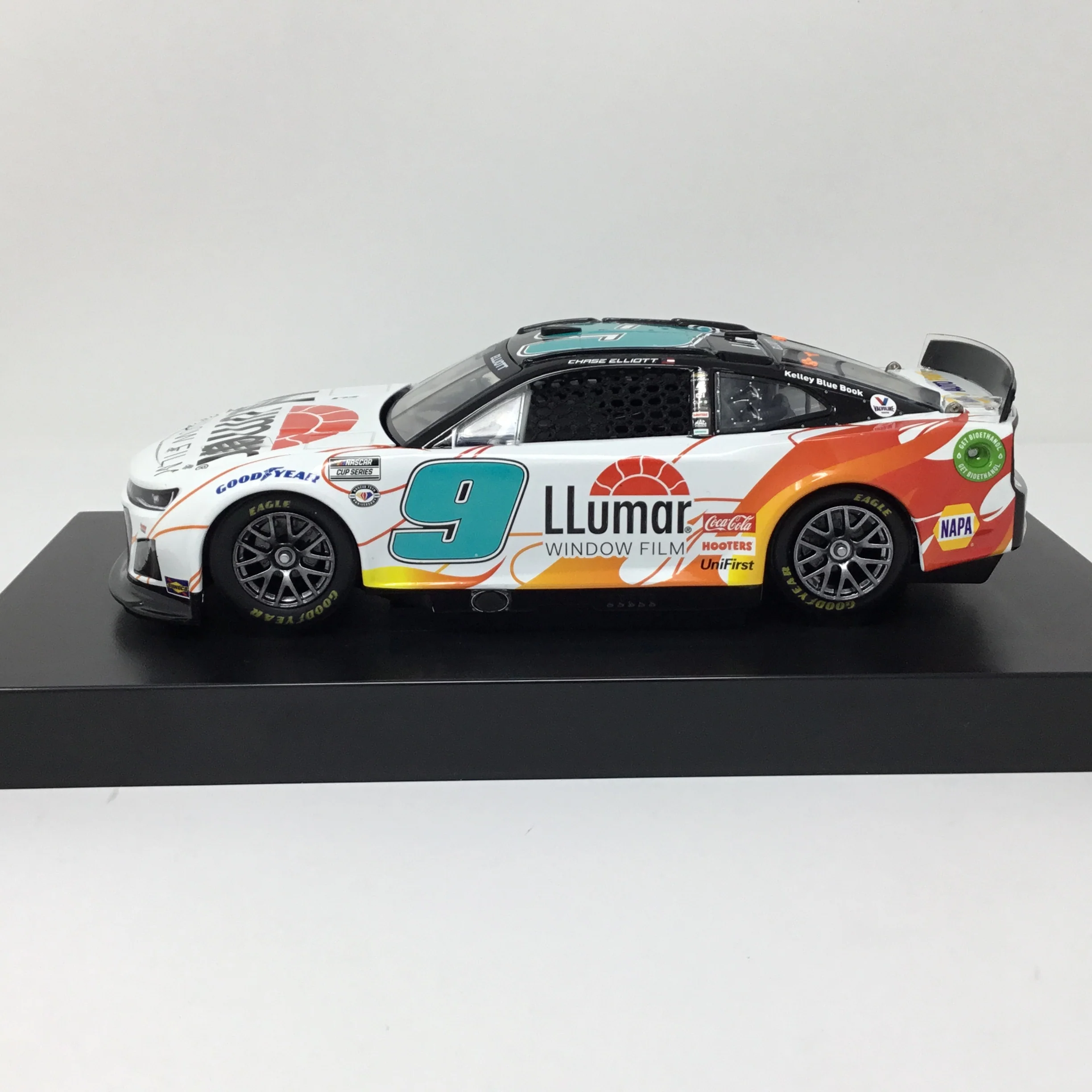 Chase Elliott 2023 Llumar 1:24 Elite Diecast - Image 2