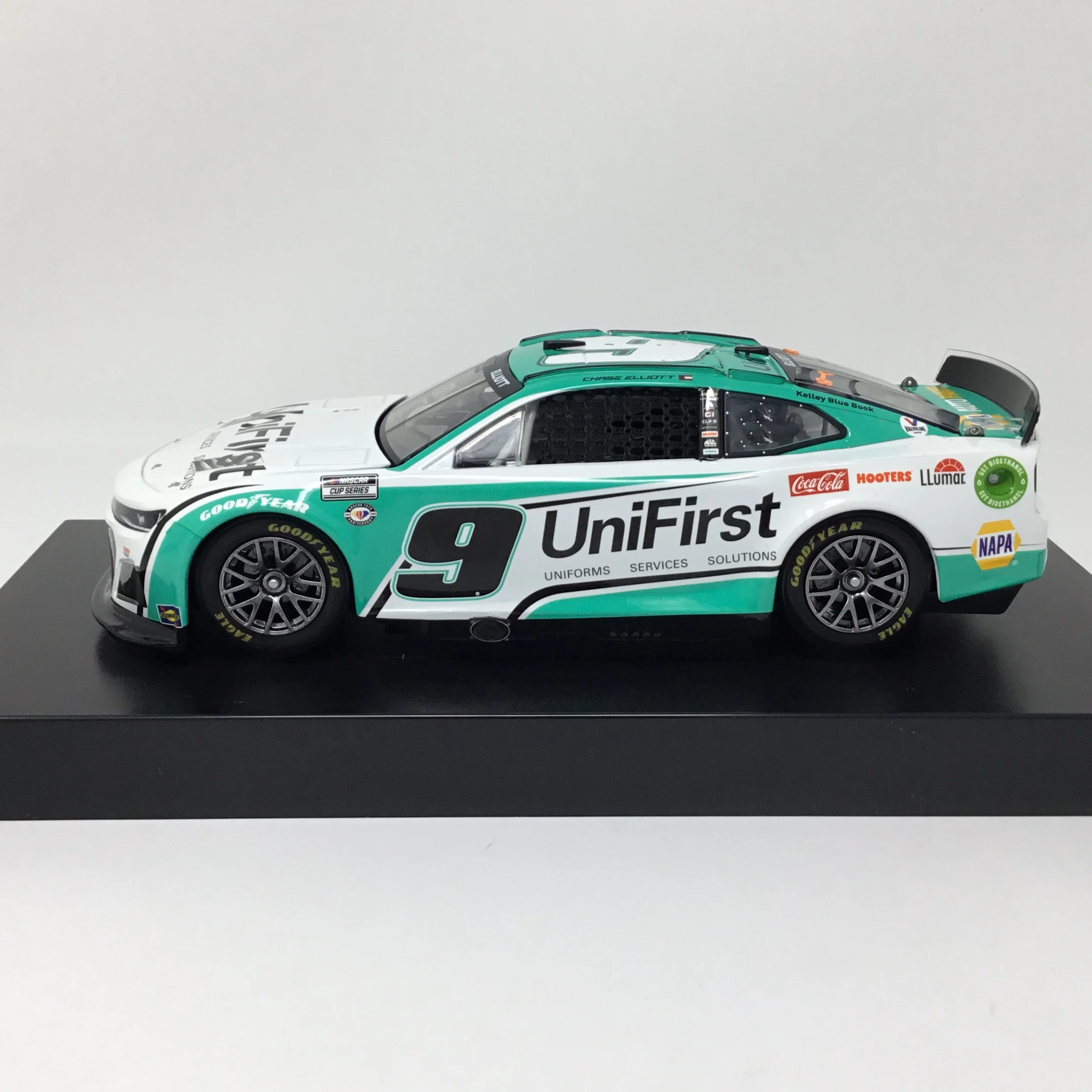 Chase Elliott 2023 Unifirst 1:24 Elite Diecast - Image 2
