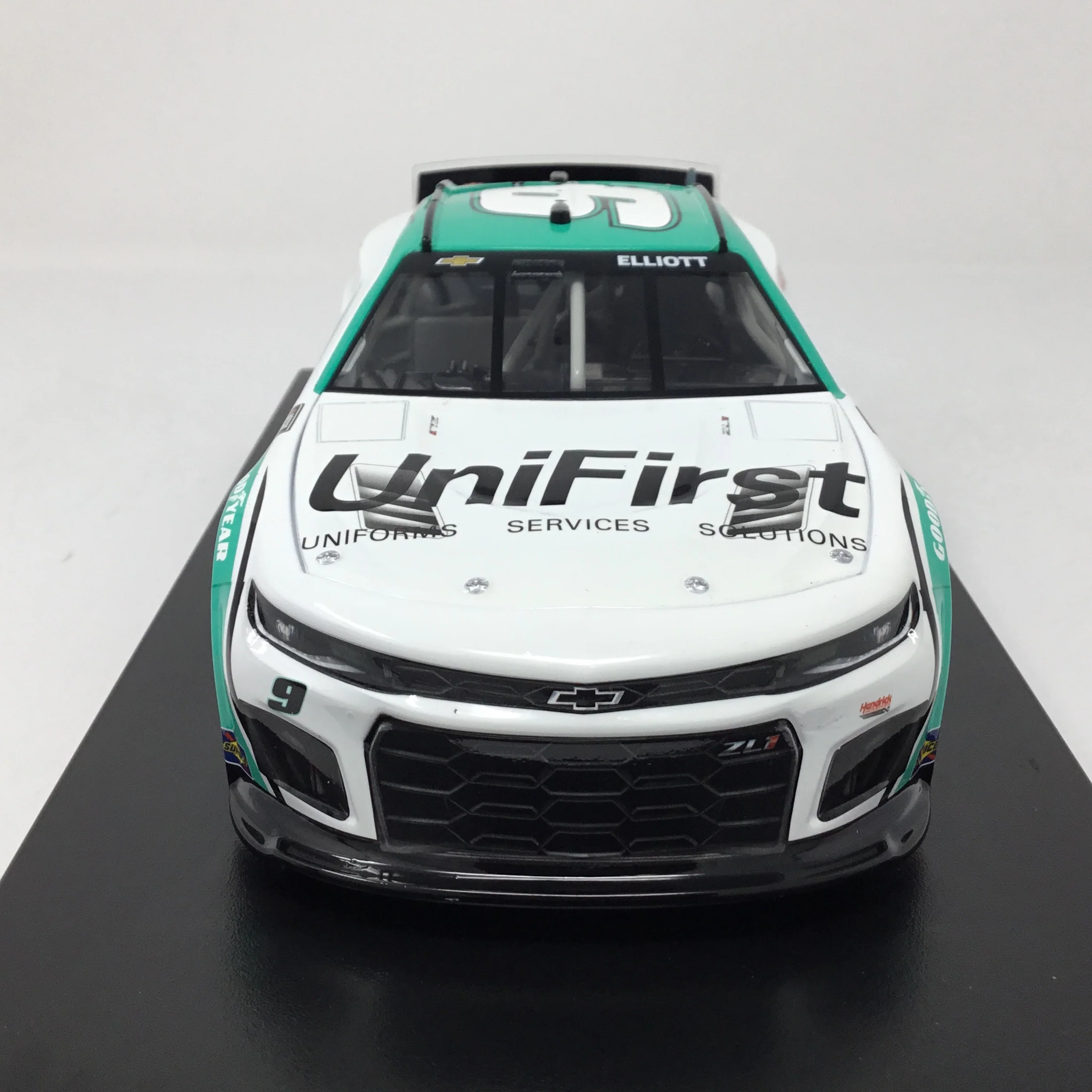 Chase Elliott 2023 Unifirst 1:24 Elite Diecast - Image 3