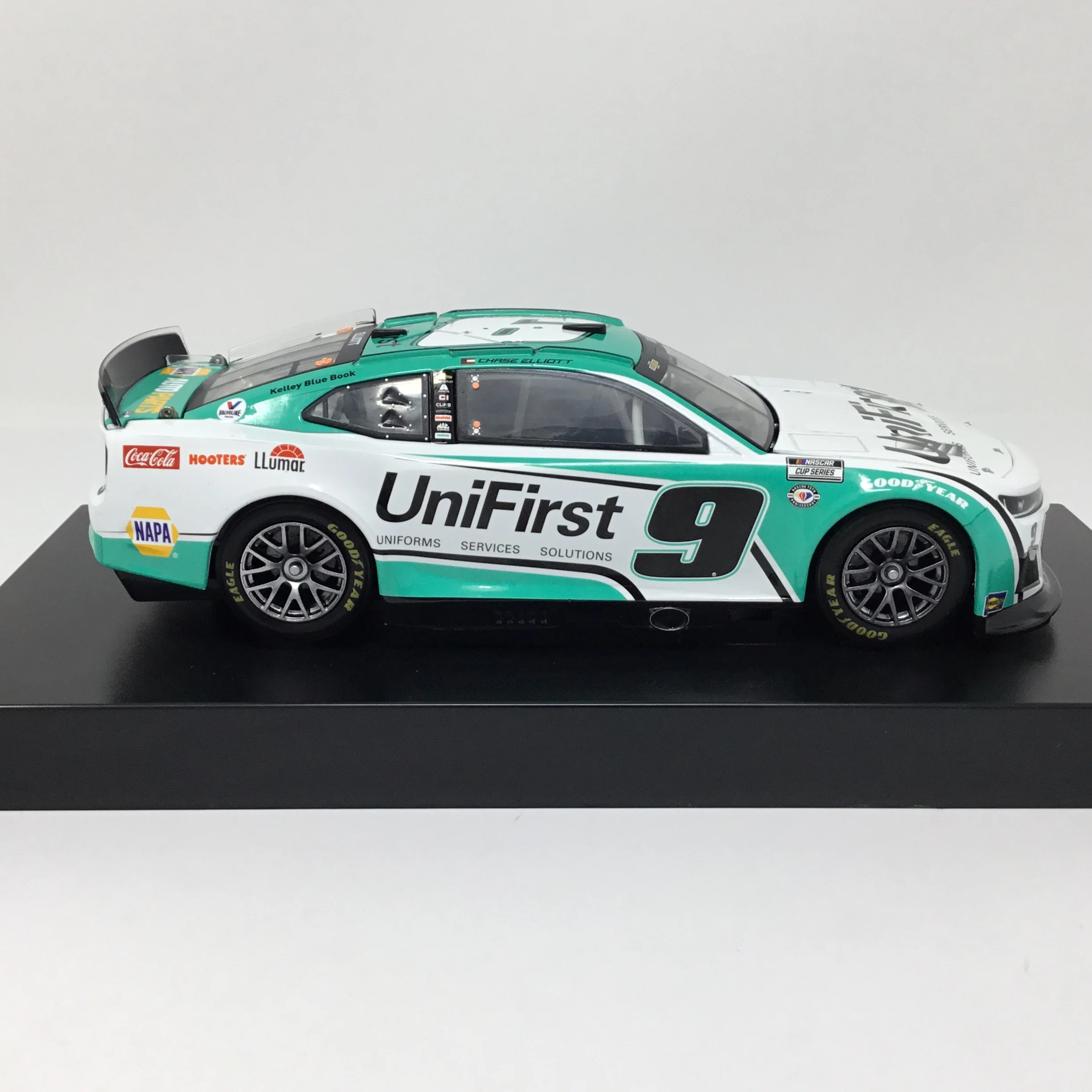 Chase Elliott 2023 Unifirst 1:24 Elite Diecast - Image 4
