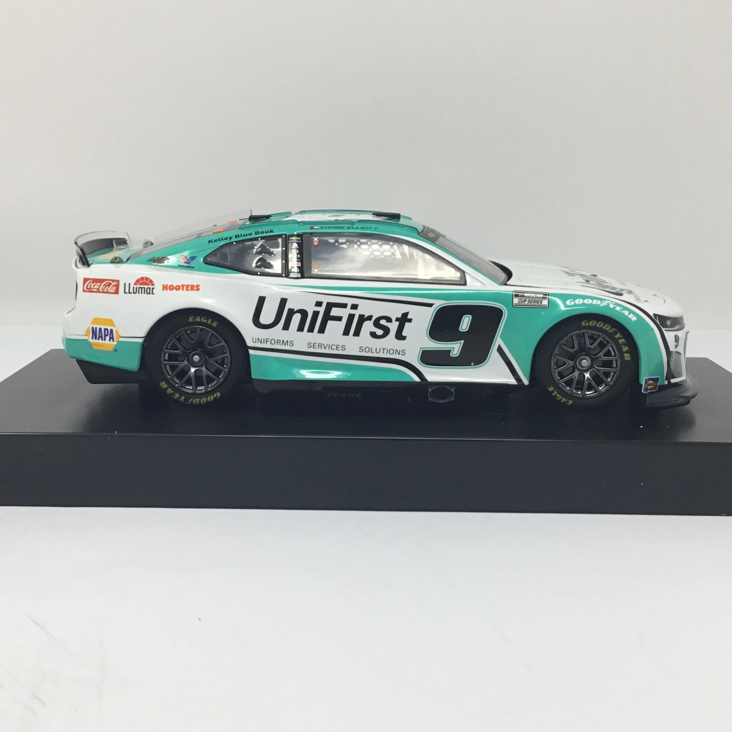 Chase Elliott 2024 Unifirst 1:24 Elite Diecast - Image 4