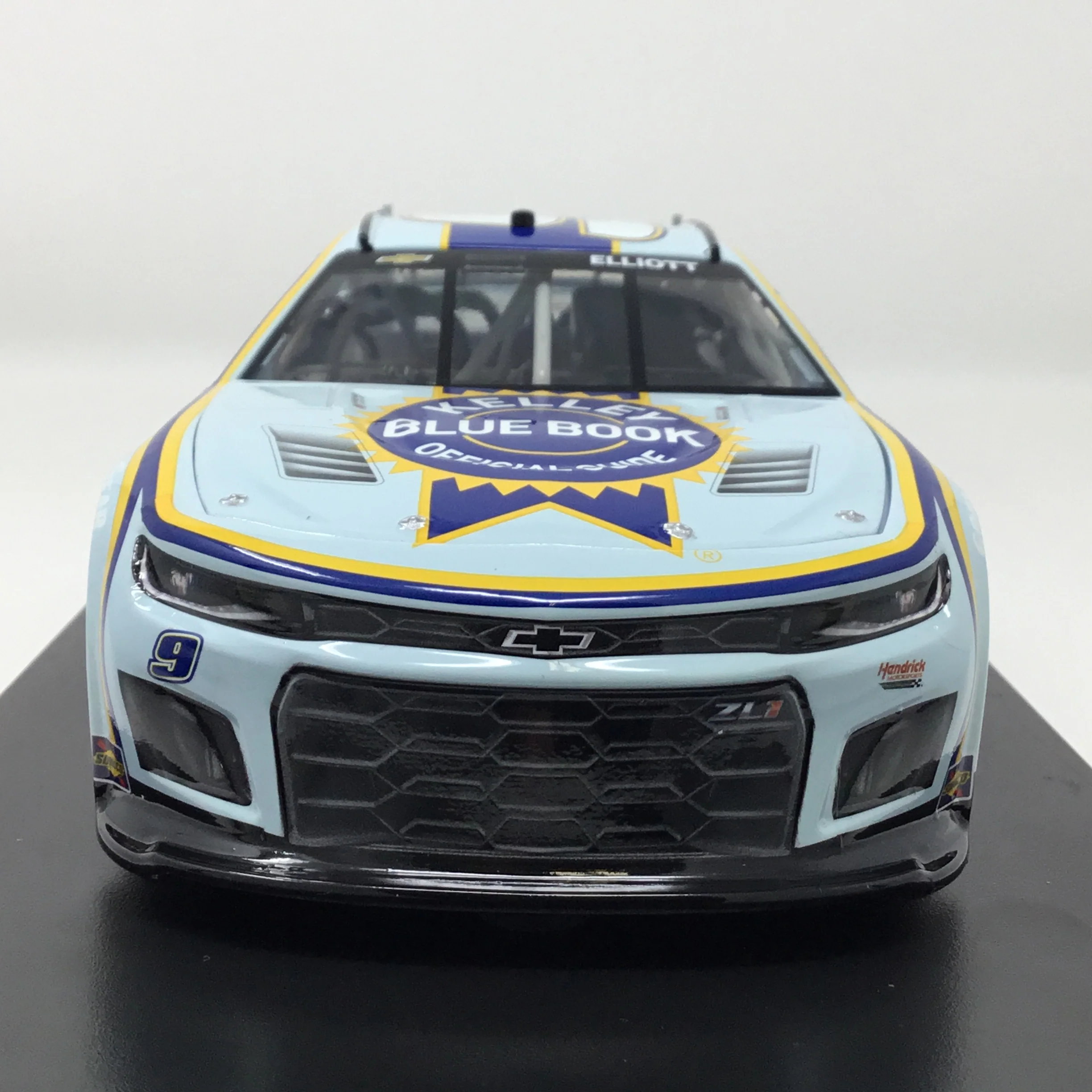 Chase Elliott 2025 Kelley Blue Book 1:24 Elite Diecast - Image 3