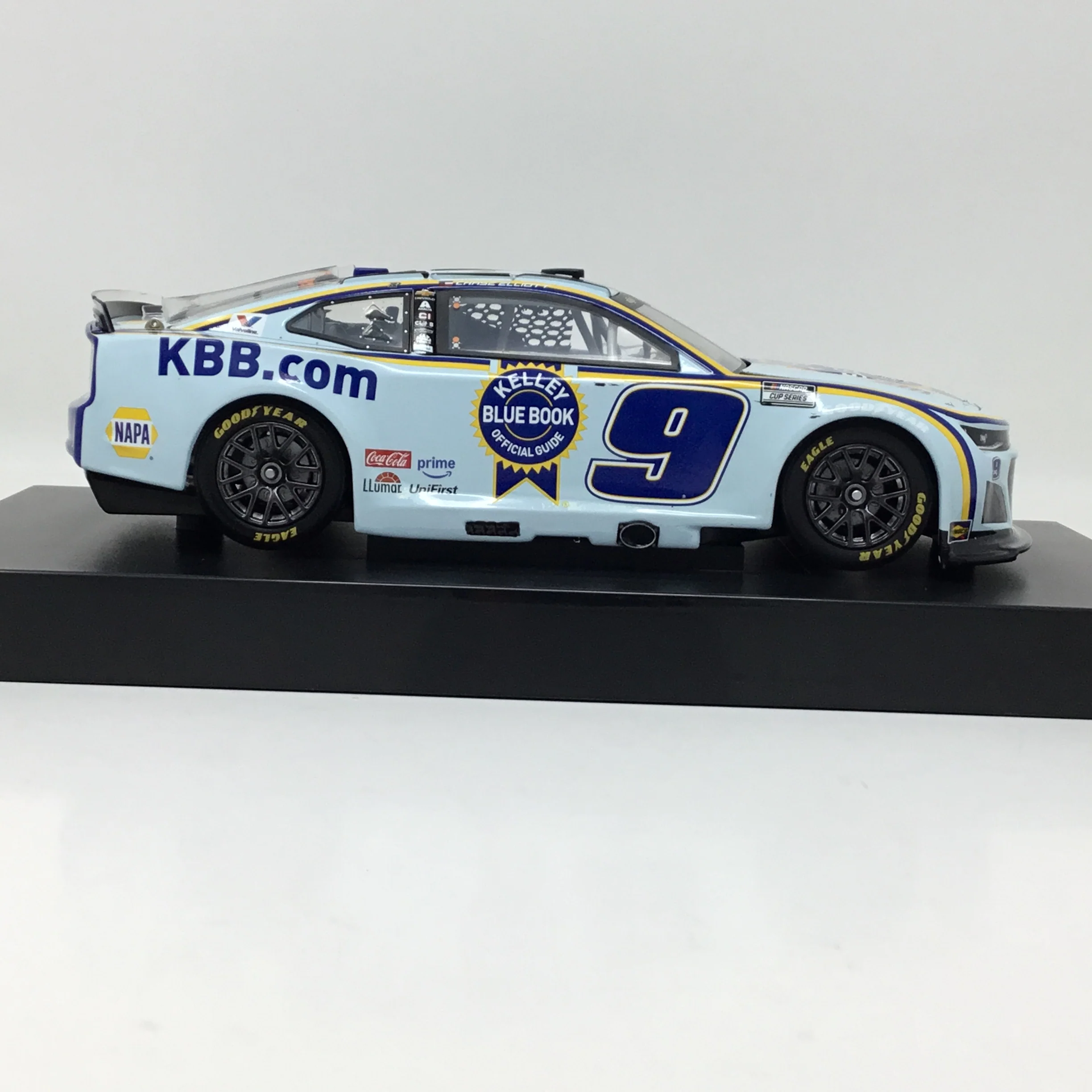 Chase Elliott 2025 Kelley Blue Book 1:24 Elite Diecast - Image 4