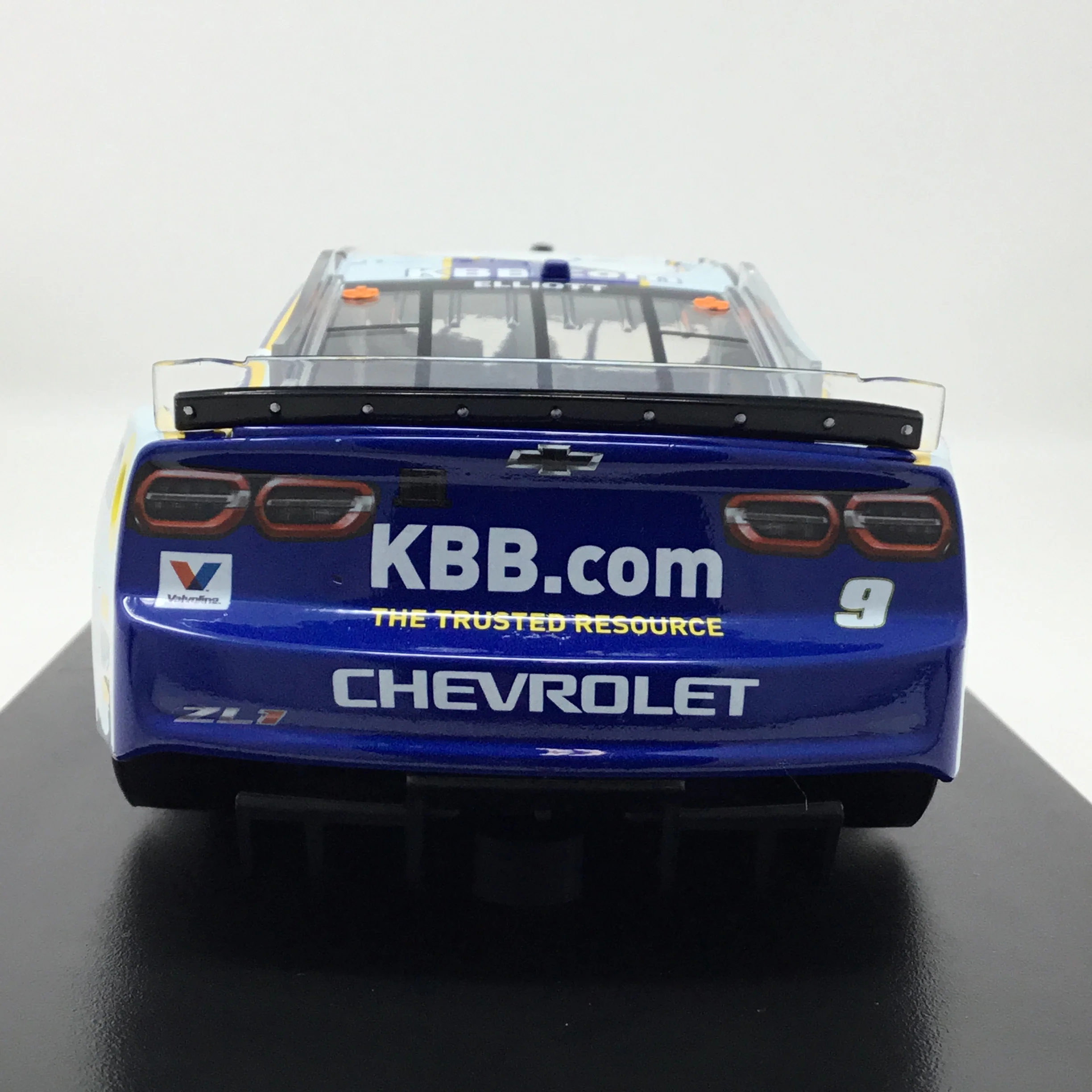 Chase Elliott 2025 Kelley Blue Book 1:24 Elite Diecast - Image 5