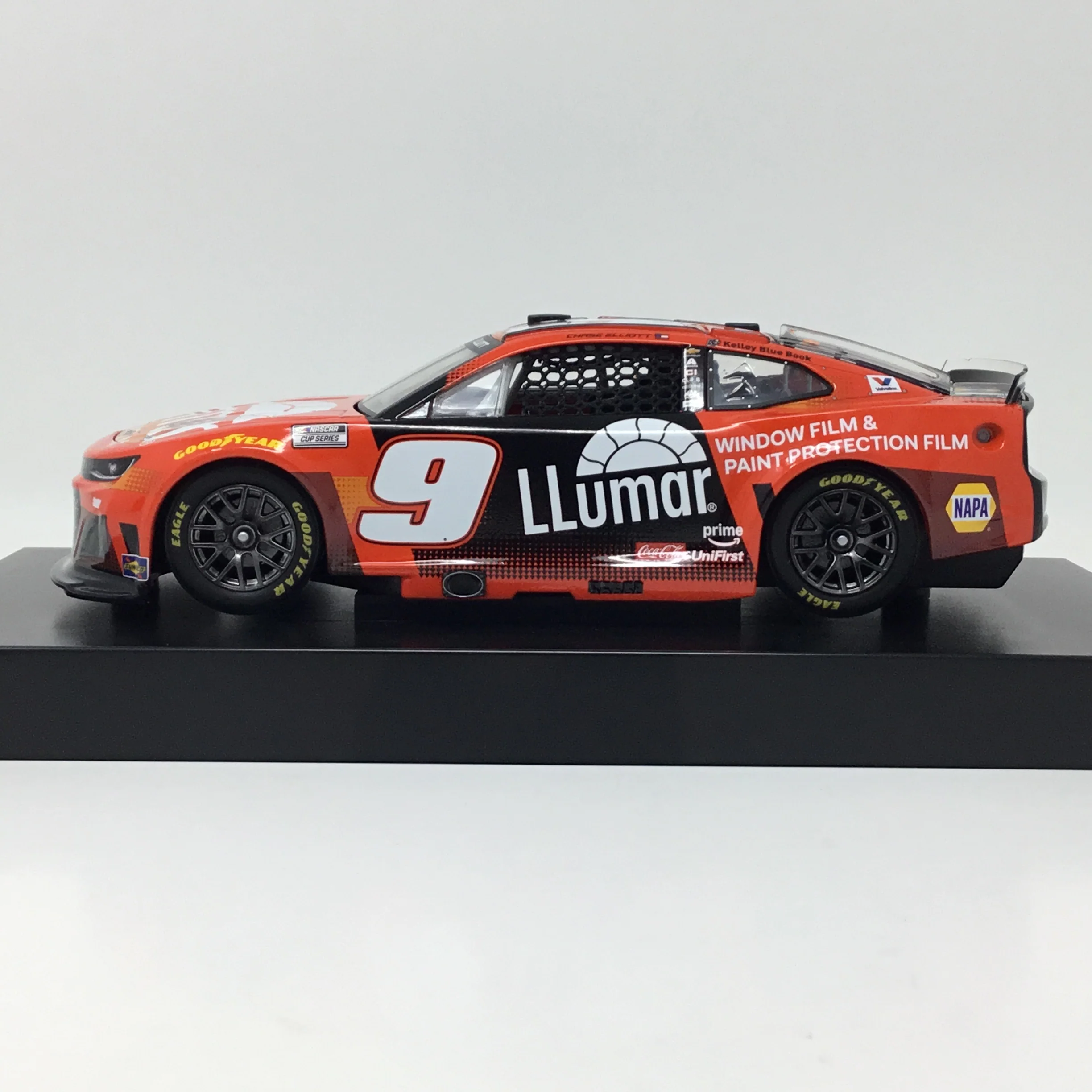 Chase Elliott 2025 LLumar 1:24 Diecast - Image 2