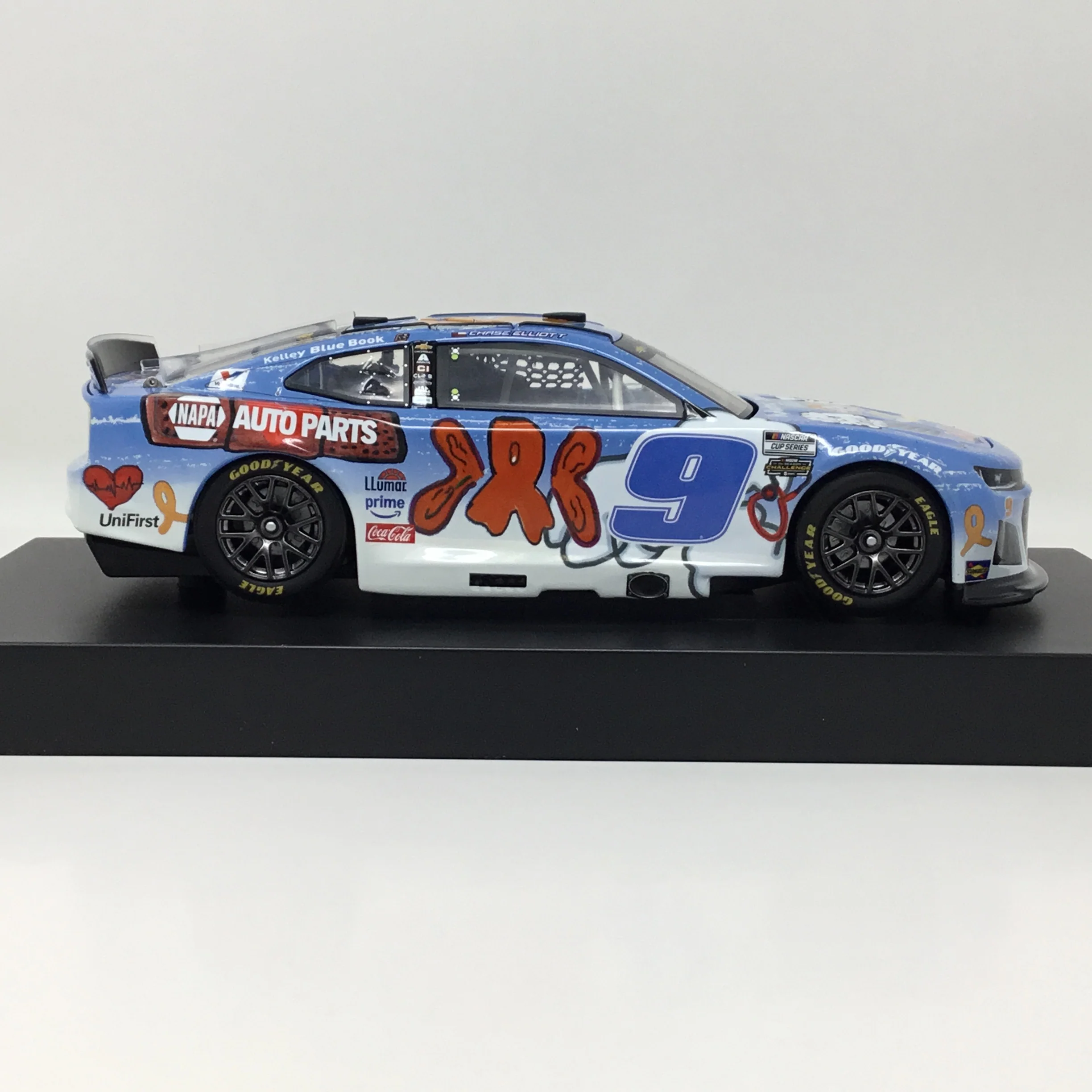 Chase Elliott 2025 NAPA / Children's Healthcare of Atlanta Elite 1:24 Diecast - Image 4