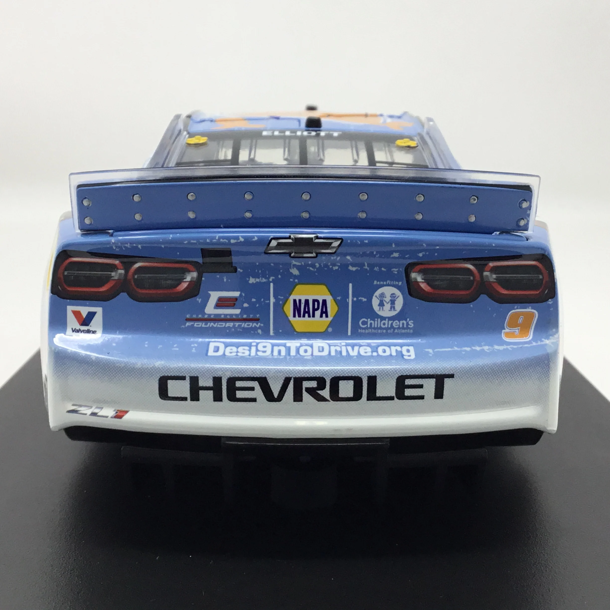Chase Elliott 2025 NAPA / Children's Healthcare of Atlanta Elite 1:24 Diecast - Image 5