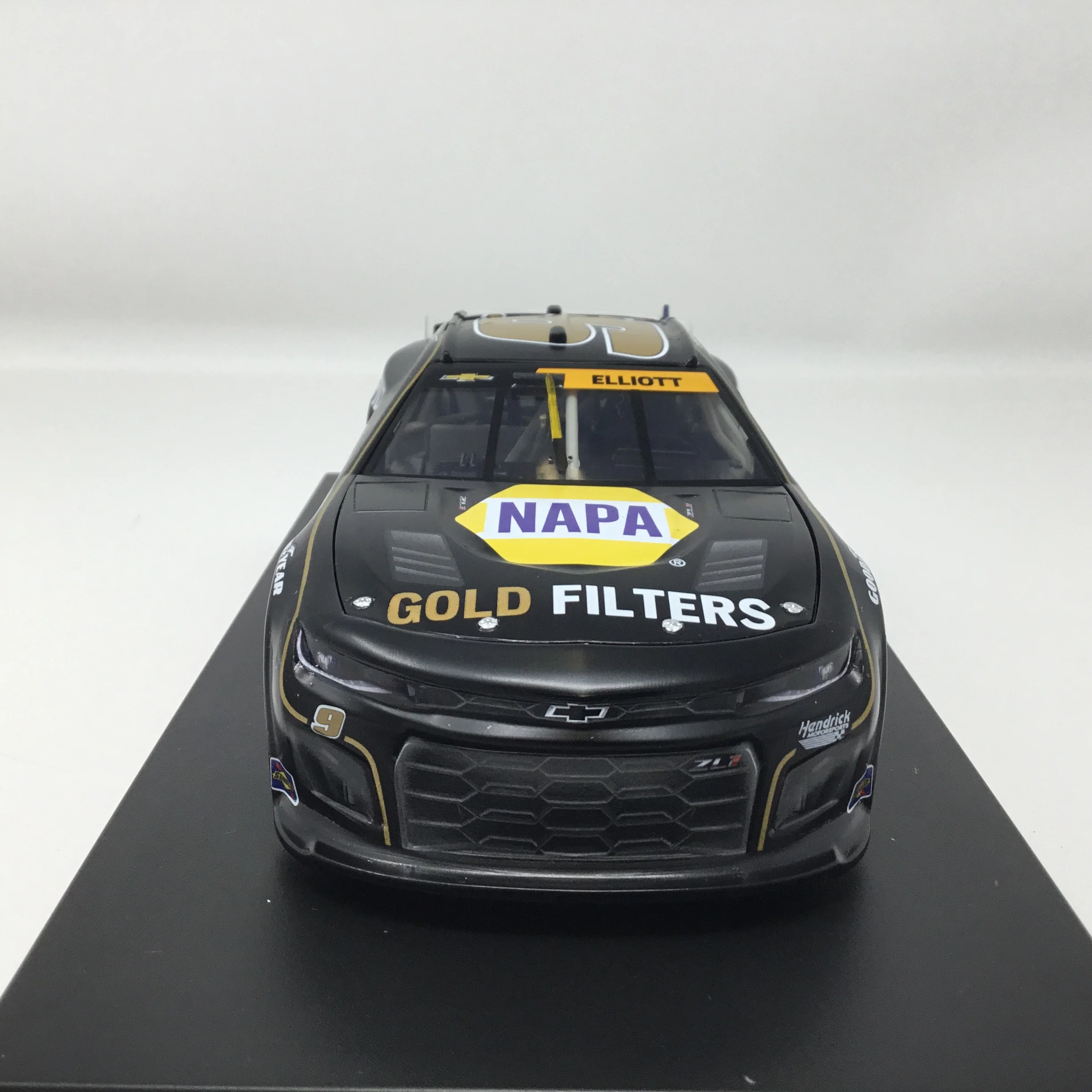 Chase Elliott 2025 NAPA Gold Filters 1:24 Diecast - Image 3