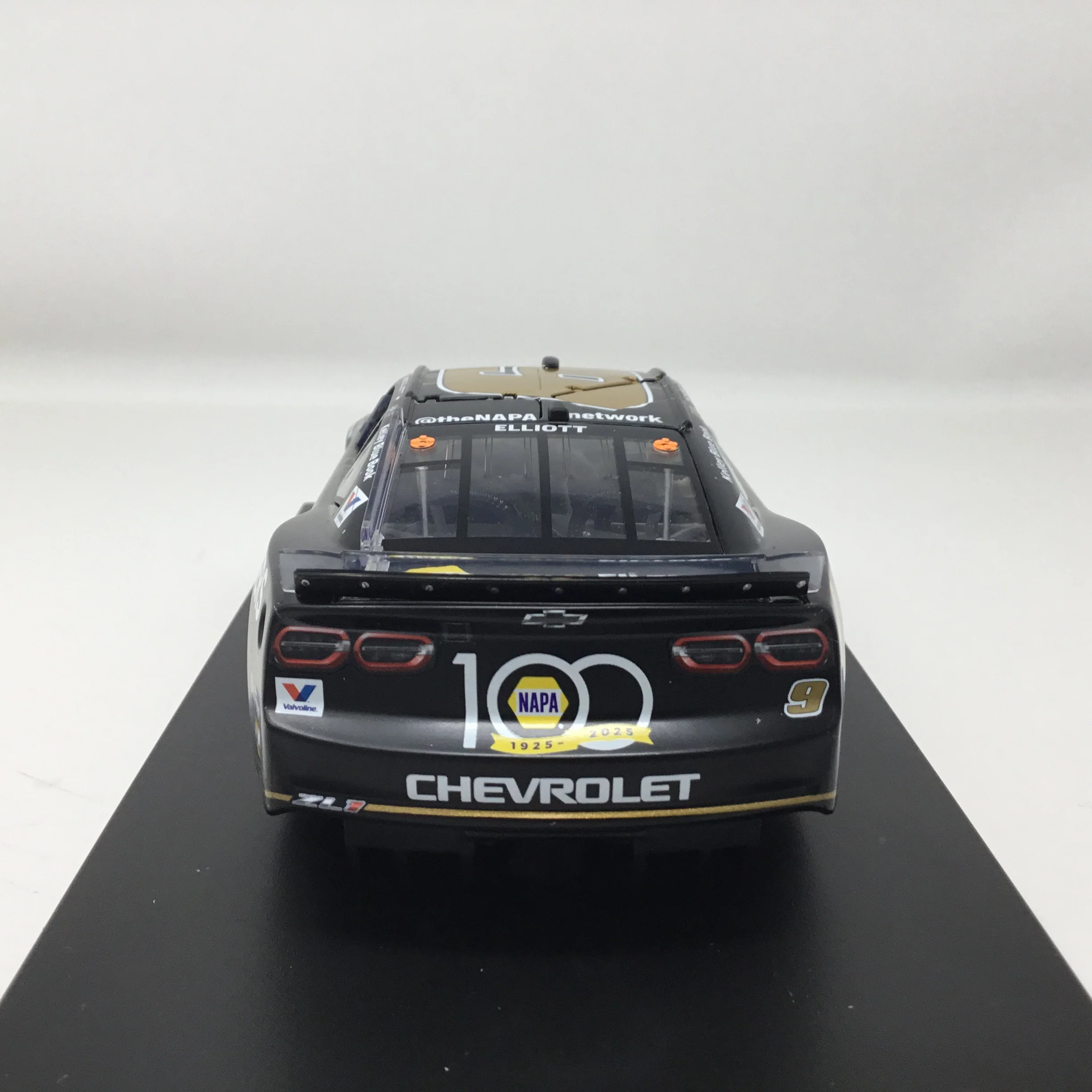 Chase Elliott 2025 NAPA Gold Filters 1:24 Diecast - Image 5