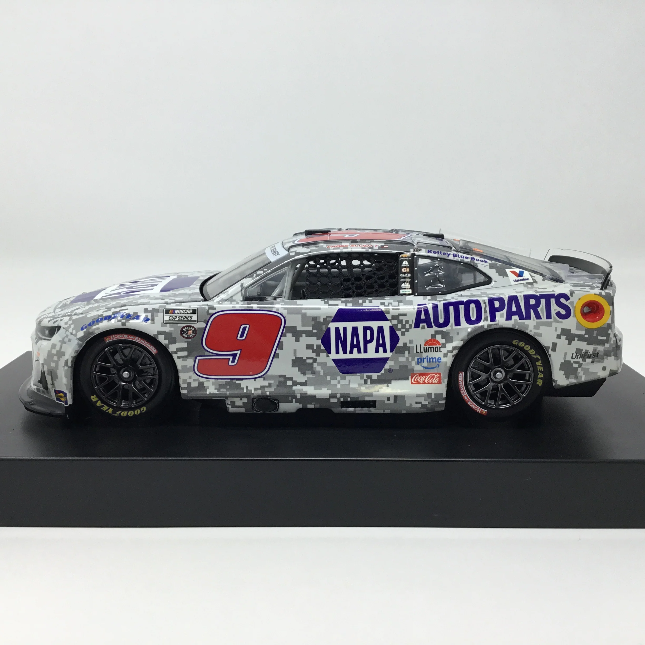 Chase Elliott 2025 NAPA Salutes 1:24 Diecast - Image 2