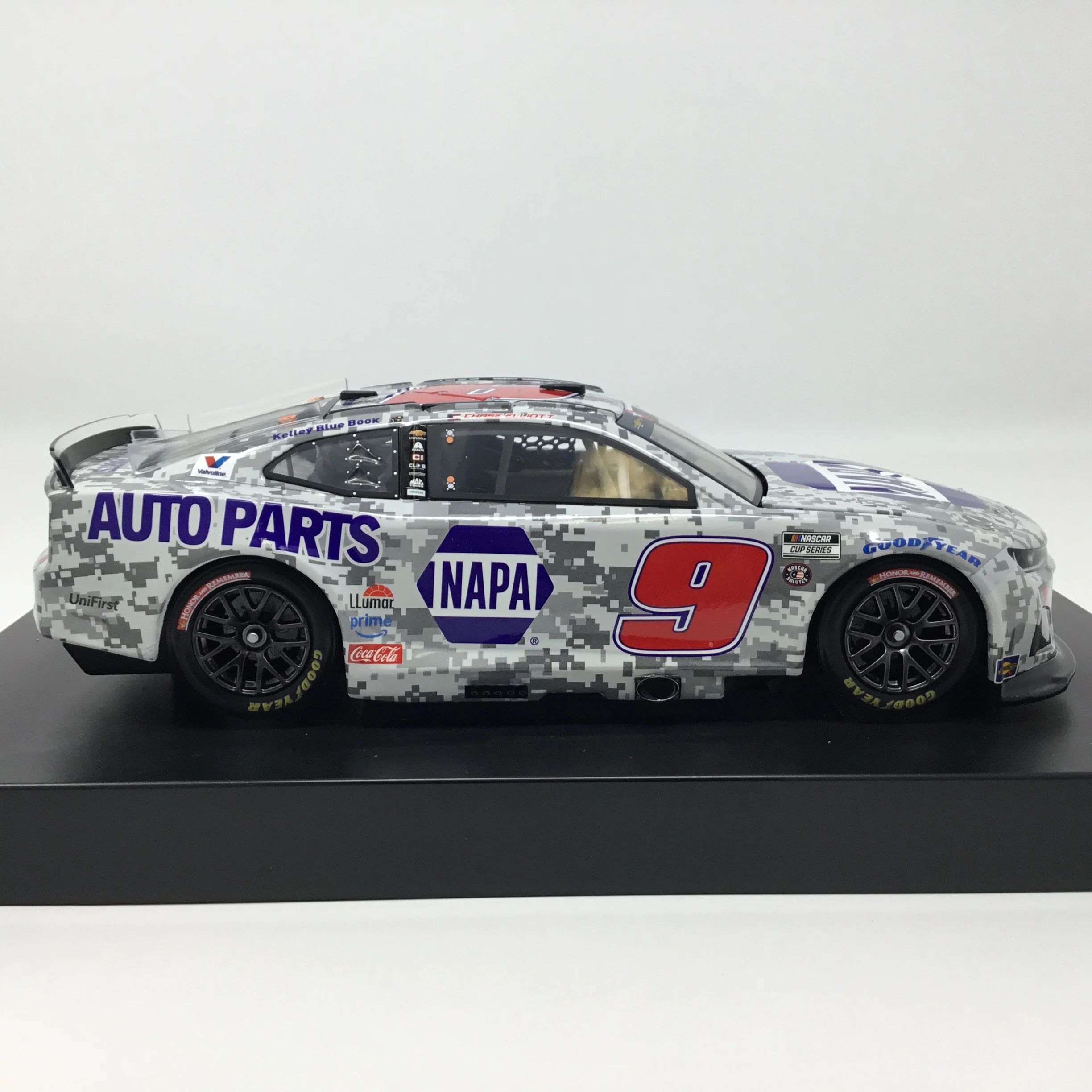 Chase Elliott 2025 NAPA Salutes 1:24 Diecast - Image 3