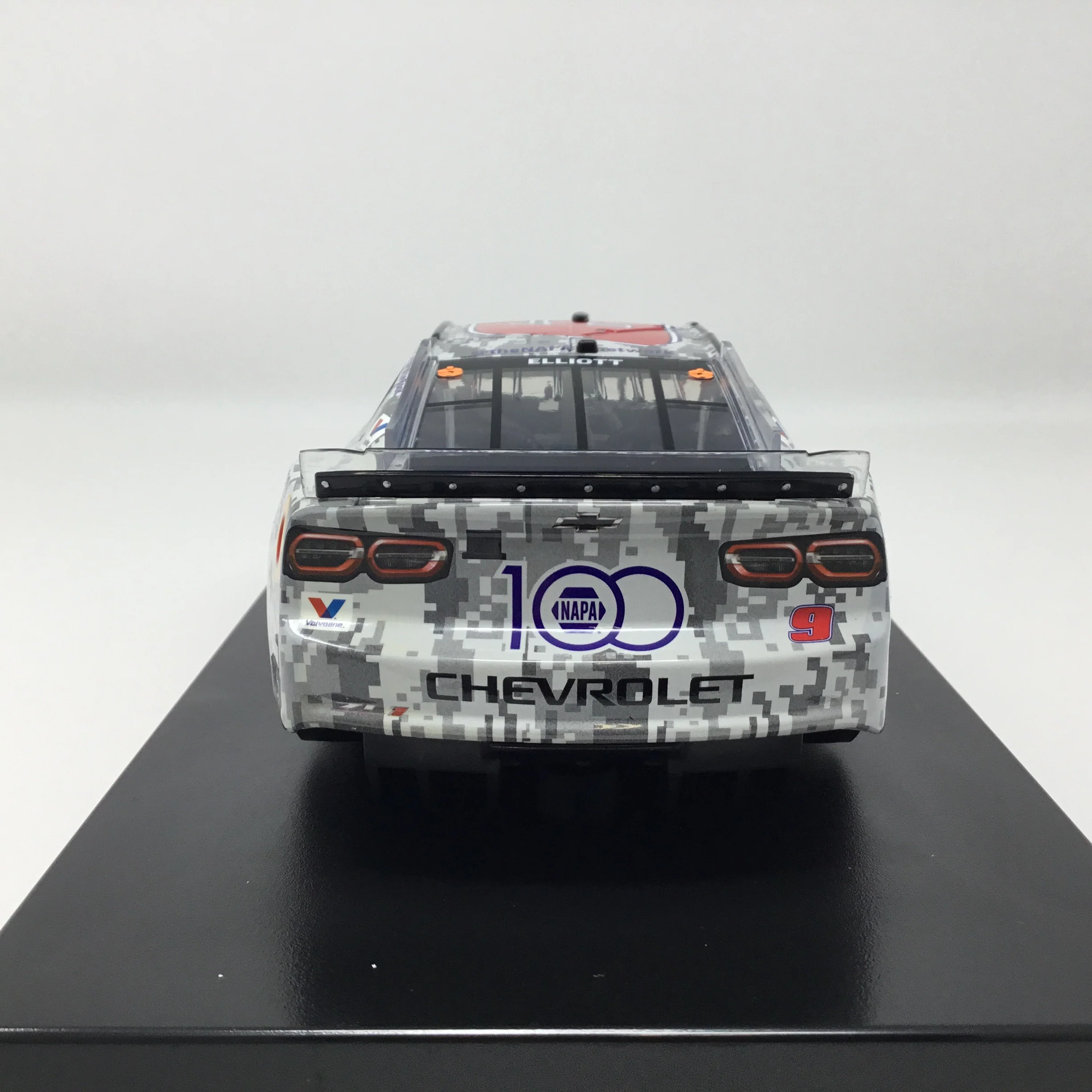 Chase Elliott 2025 NAPA Salutes 1:24 Diecast - Image 4
