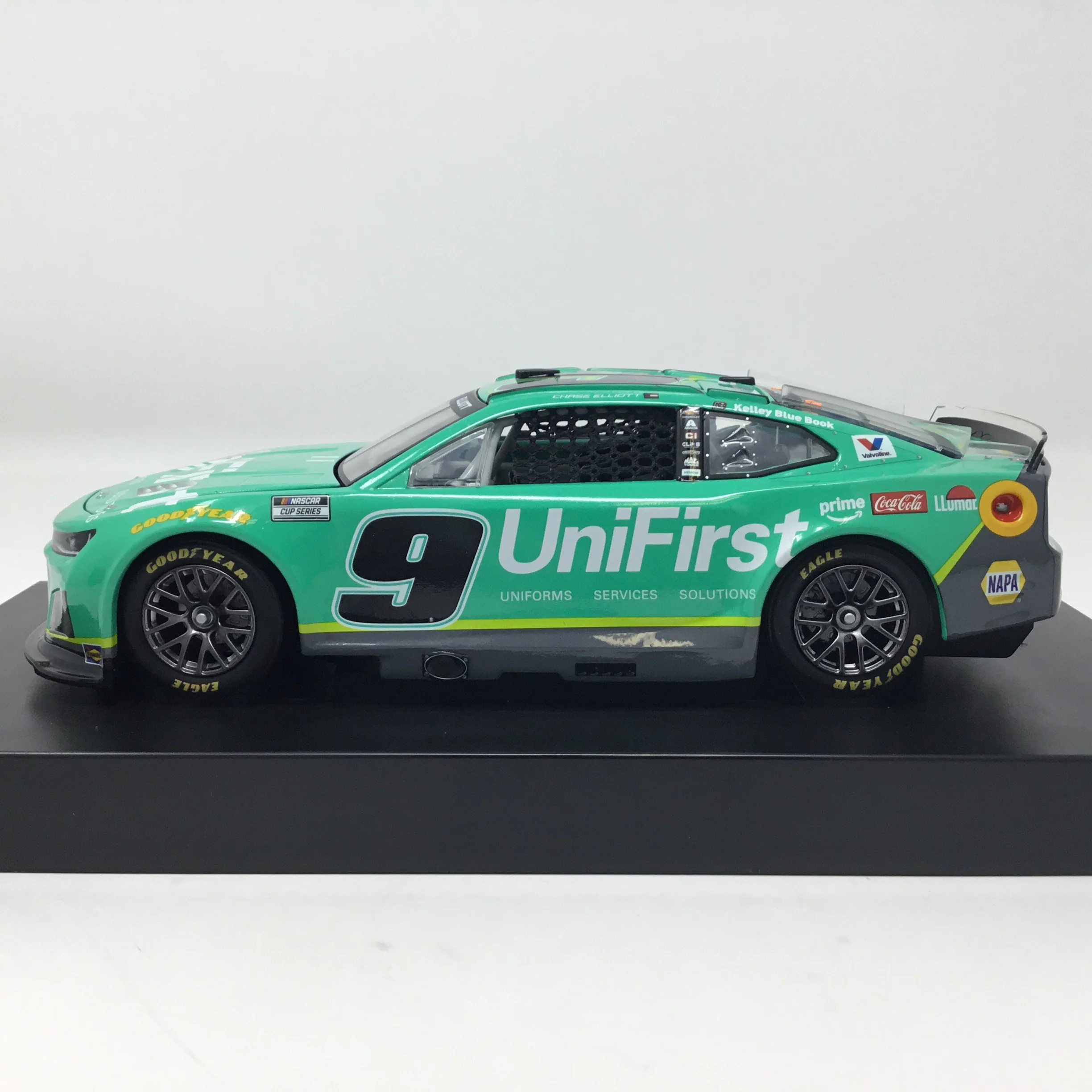 Chase Elliott 2025 Unifirst 1:24 Diecast - Image 2