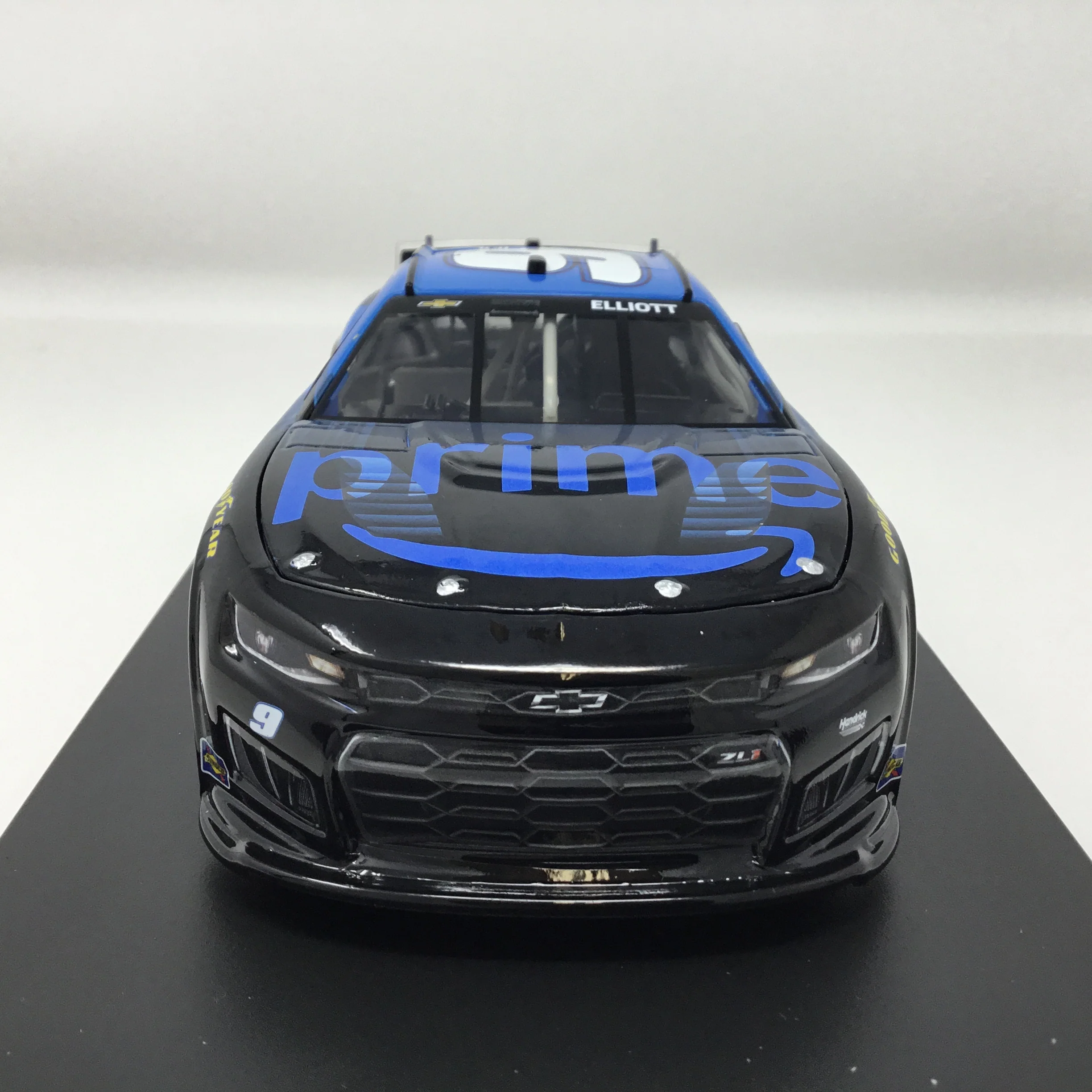 Chase Elliott 2026 Amazon Prime 1:24 Elite Diecast - Image 3