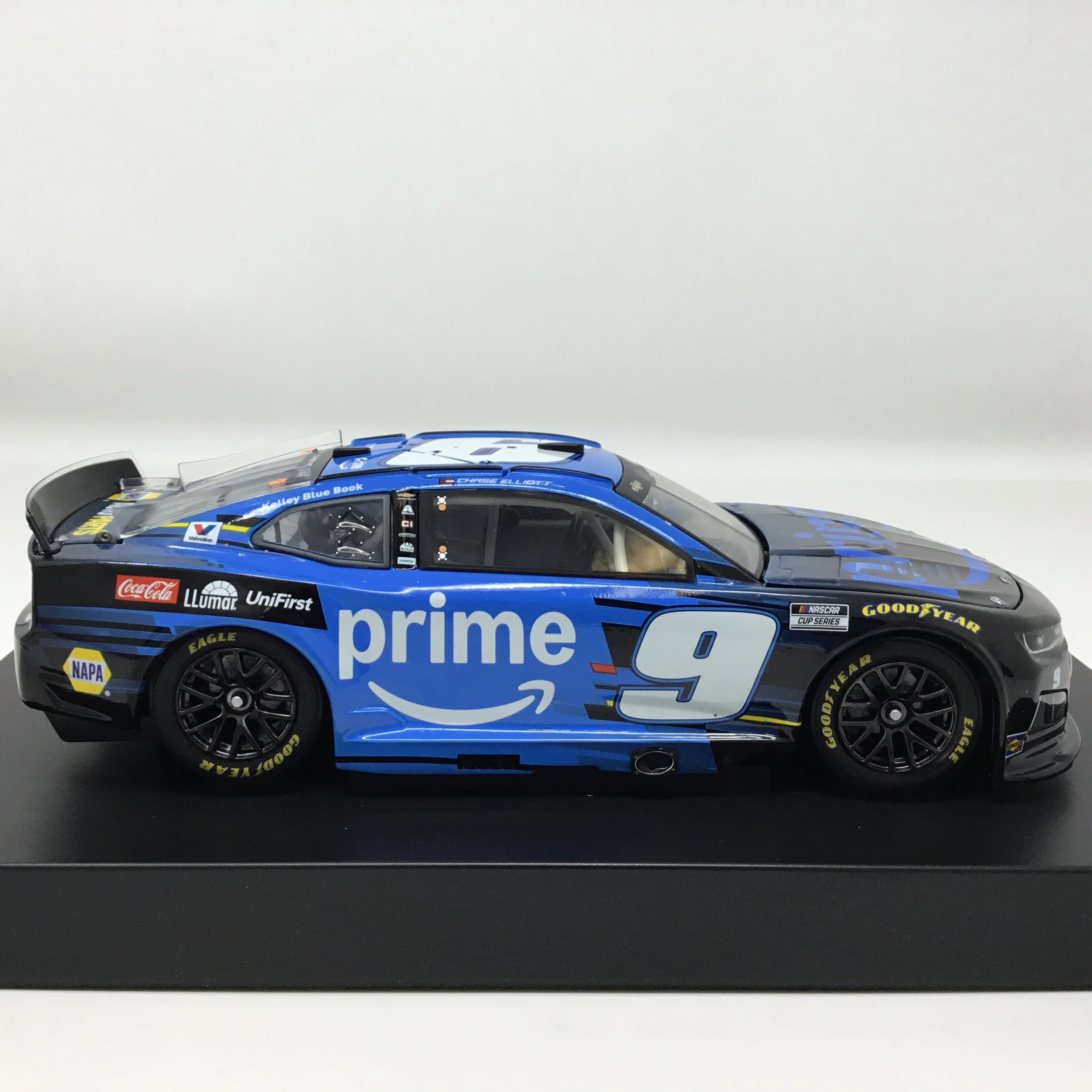 Chase Elliott 2026 Amazon Prime 1:24 Elite Diecast - Image 4