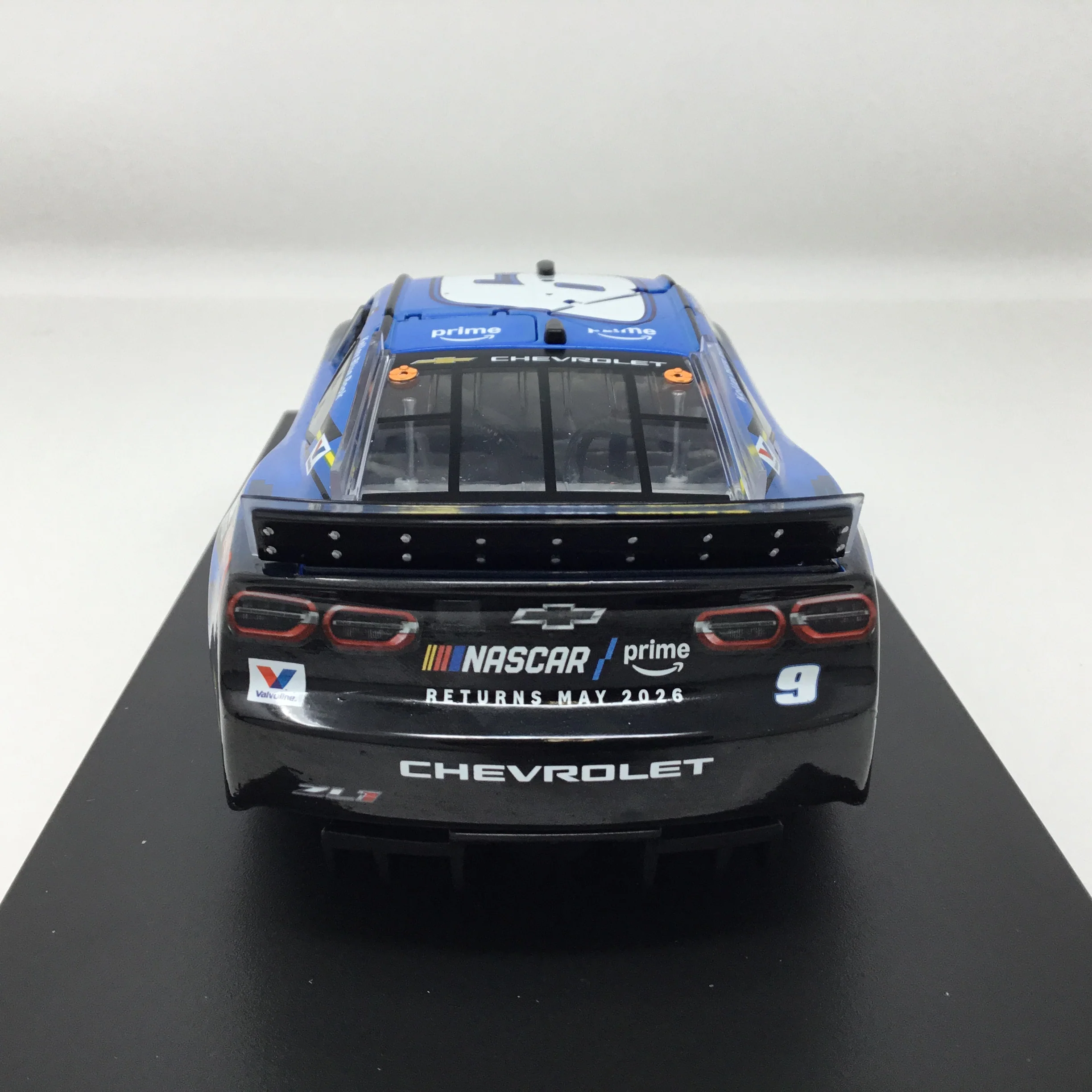 Chase Elliott 2026 Amazon Prime 1:24 Elite Diecast - Image 5